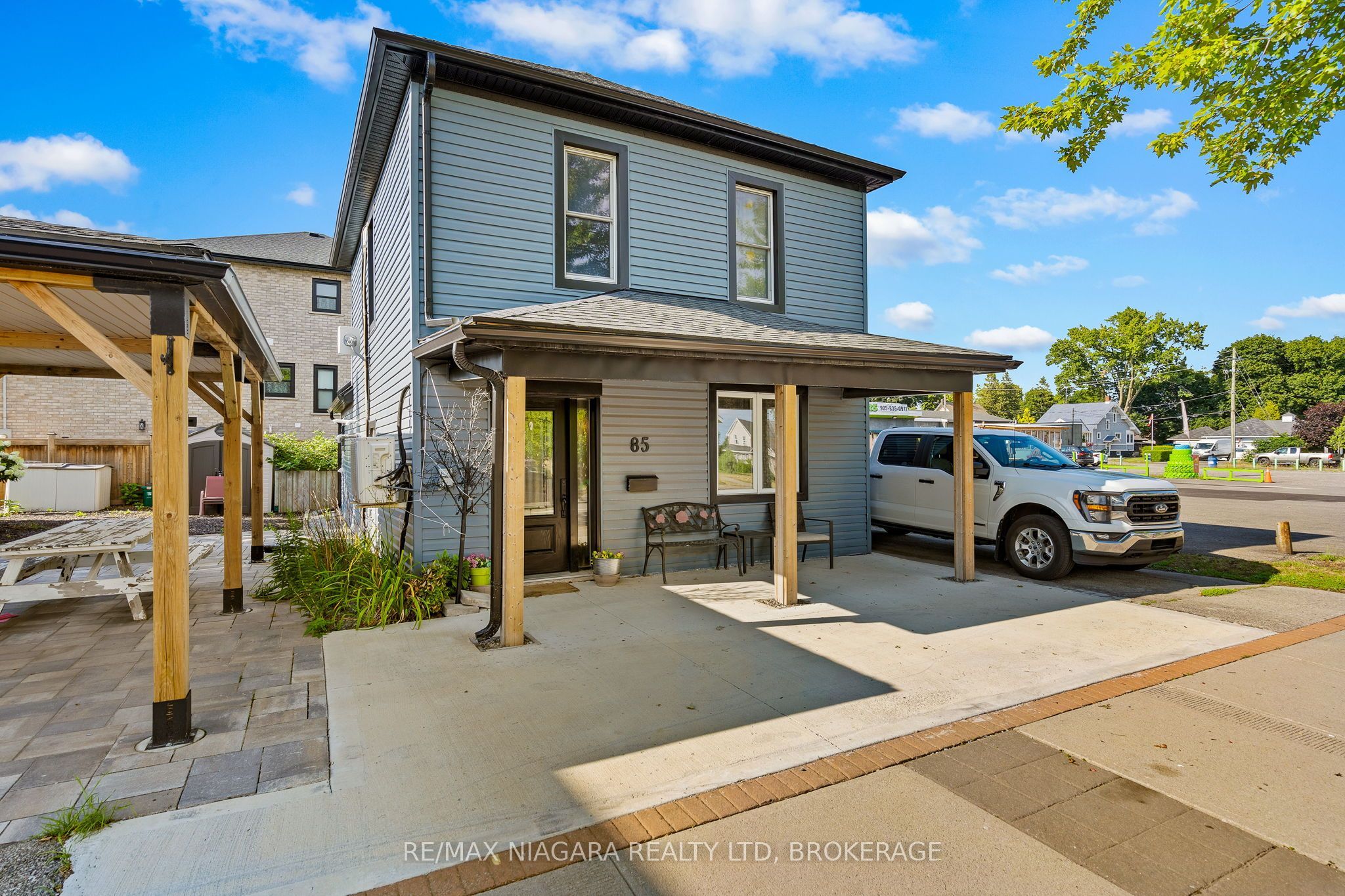 85 Main Street W Property Photo 2