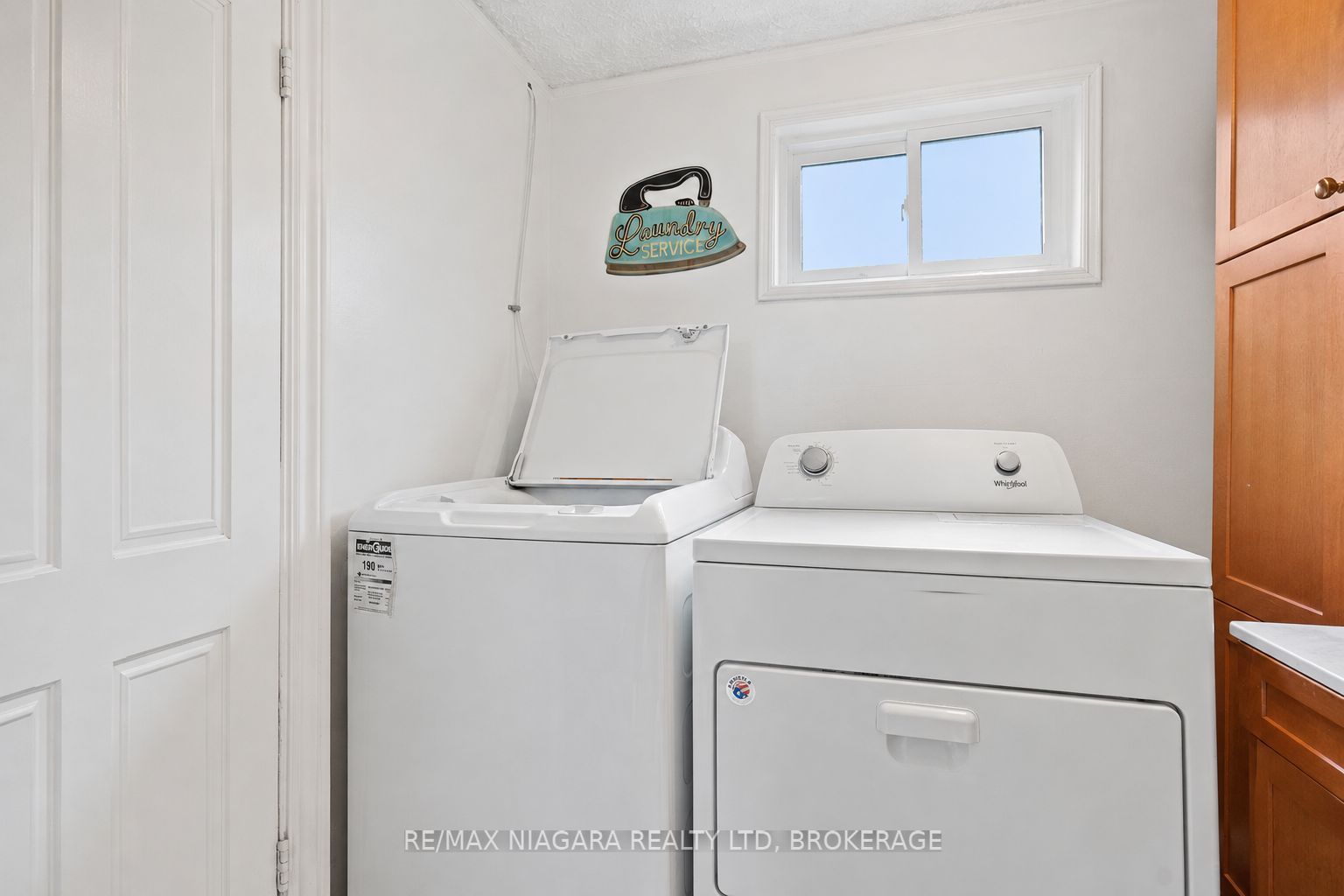 85 Main Street W Property Photo 10