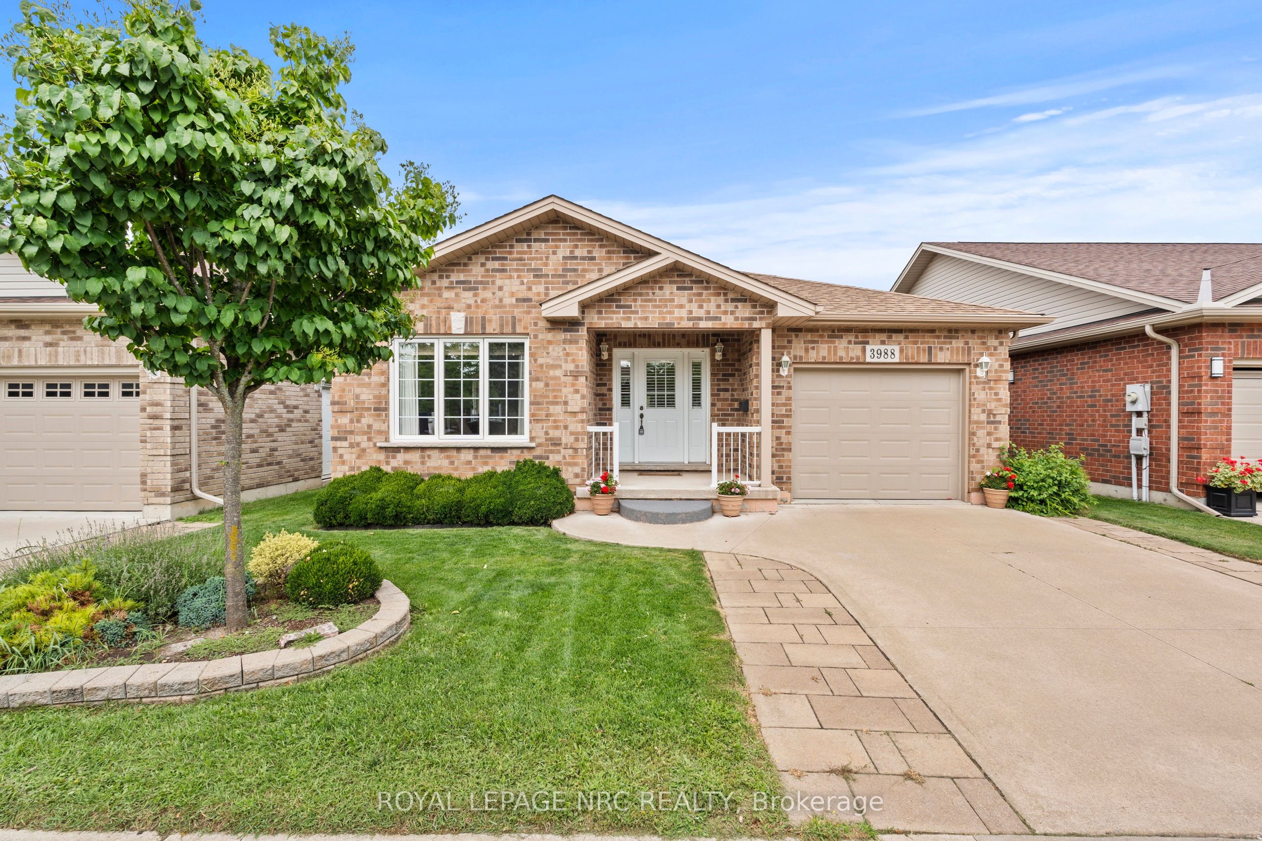 3988 Sunset Lane Property Photo 1