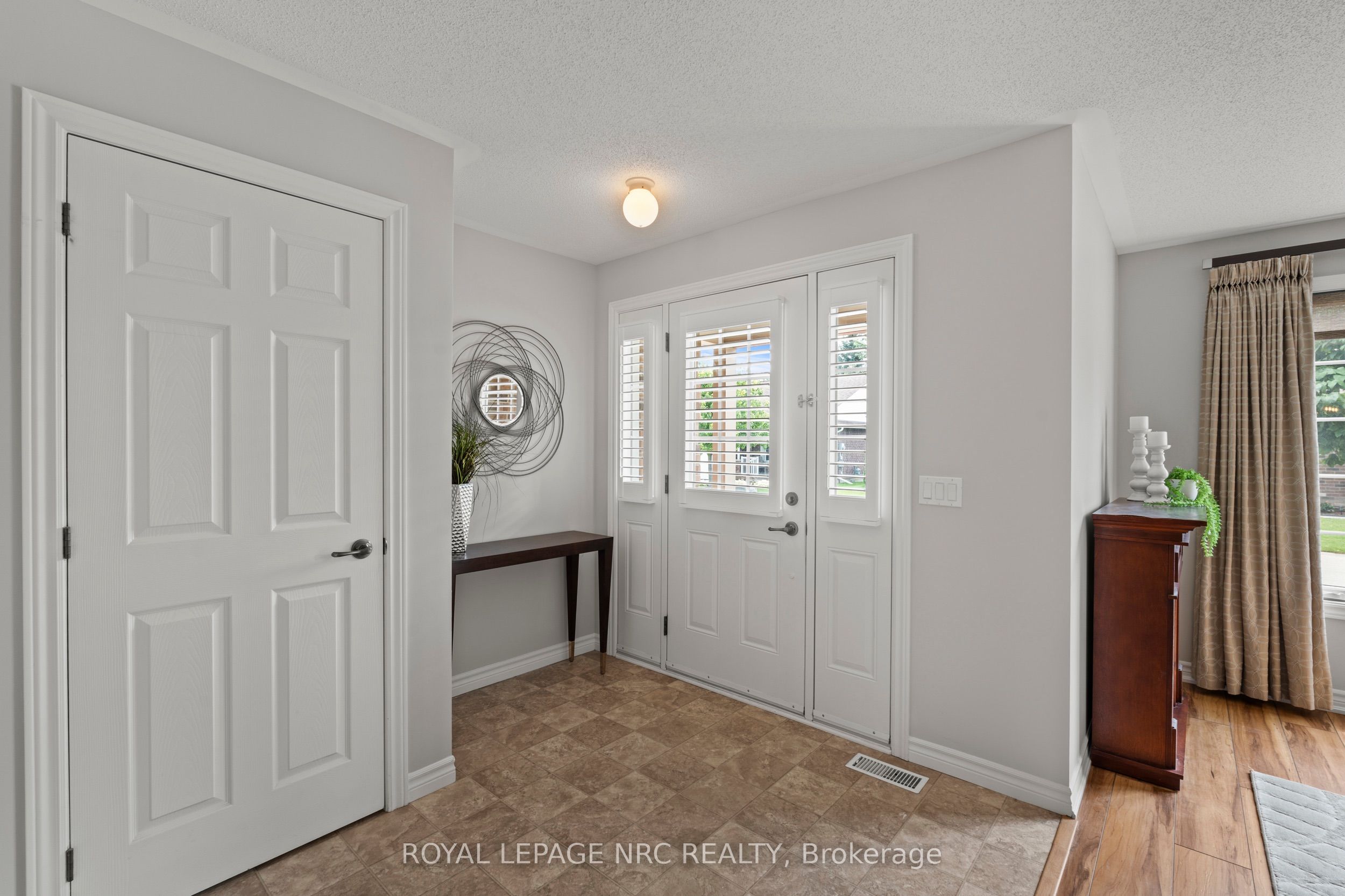 3988 Sunset Lane Property Photo 3