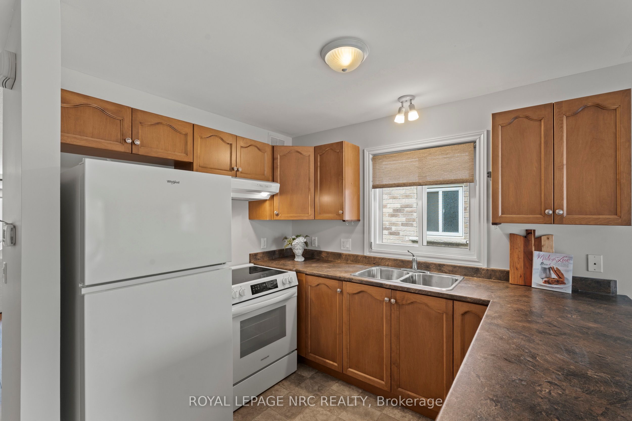 3988 Sunset Lane Property Photo 9