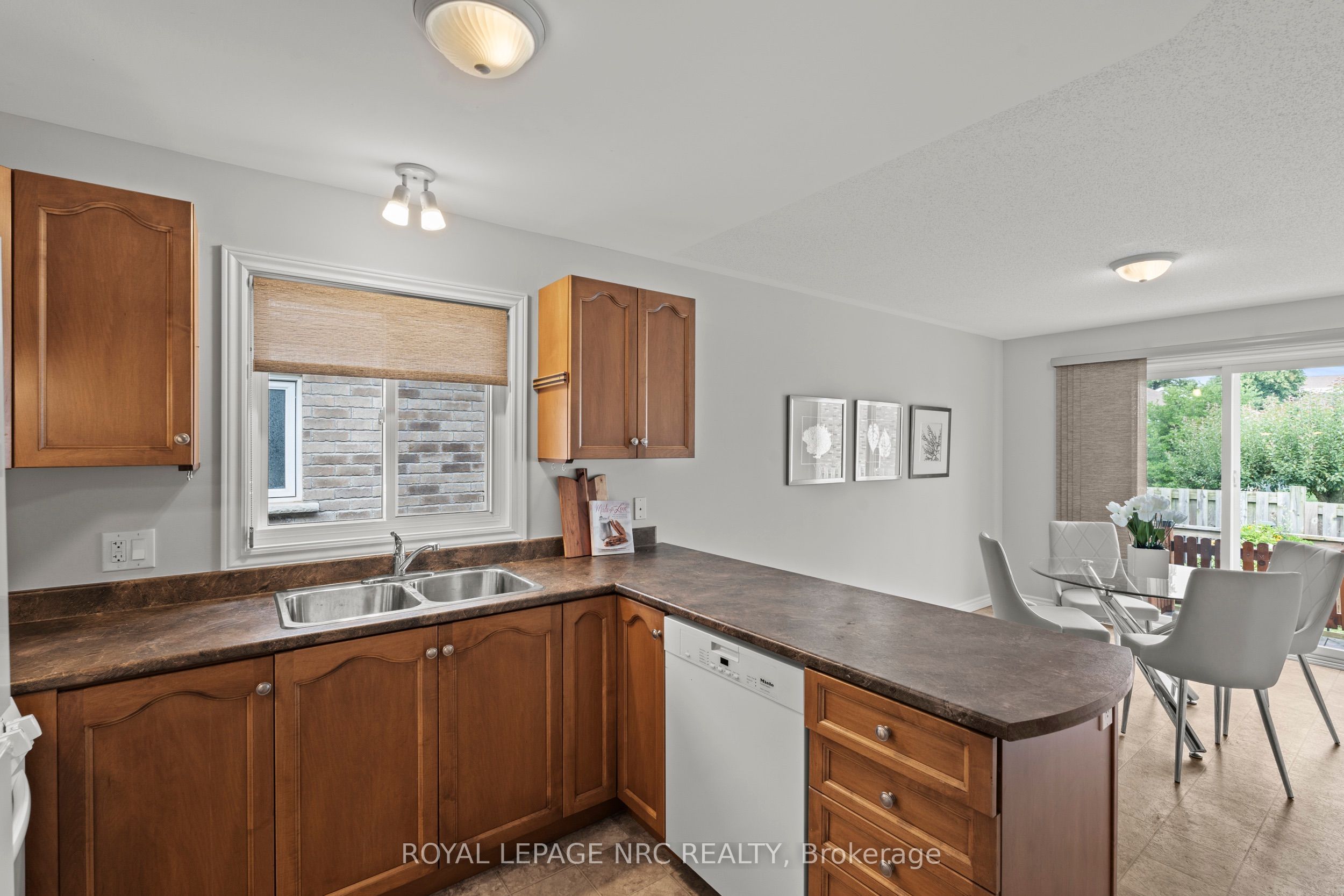 3988 Sunset Lane Property Photo 10