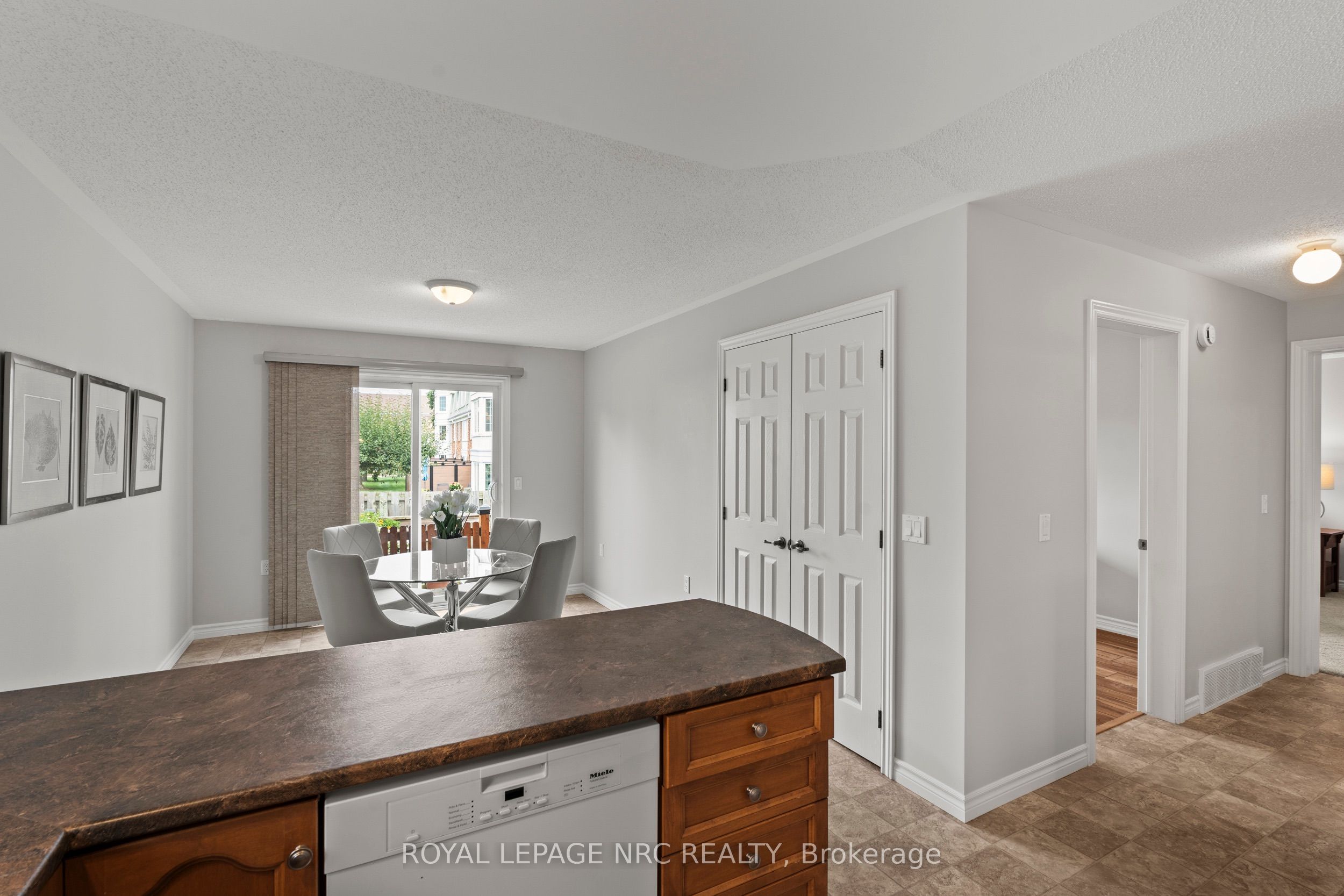 3988 Sunset Lane Property Photo 11