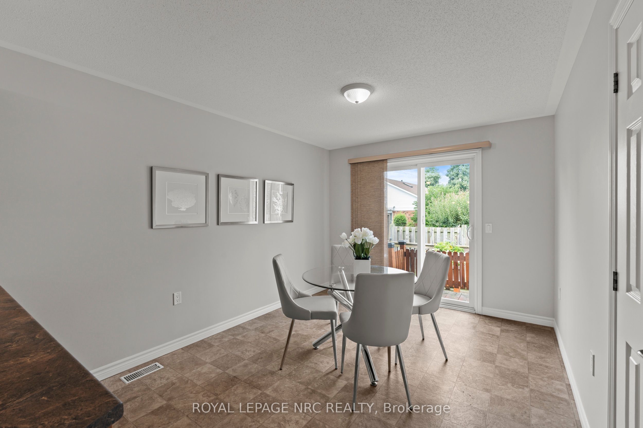 3988 Sunset Lane Property Photo 13