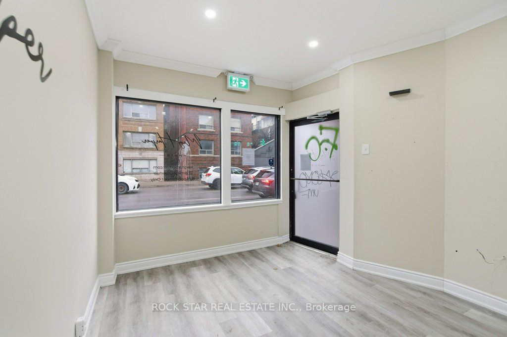 728 Main Street E Property Photo 5
