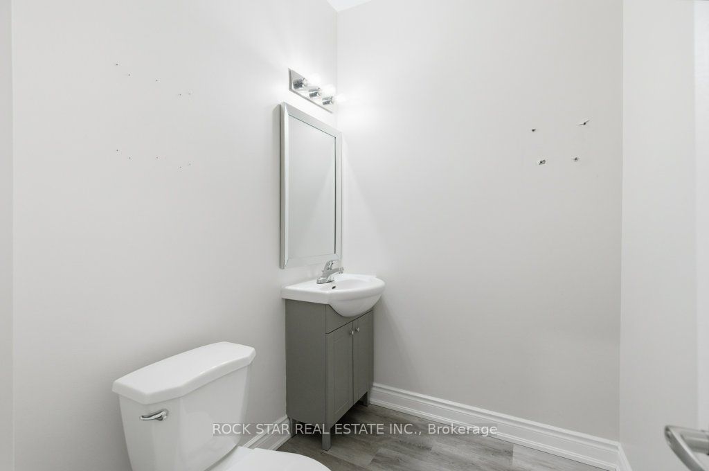 728 Main Street E Property Photo 12