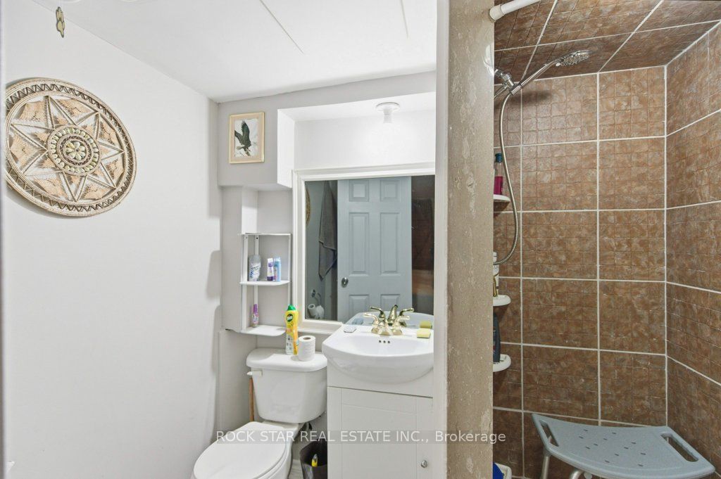 728 Main Street E Property Photo 22