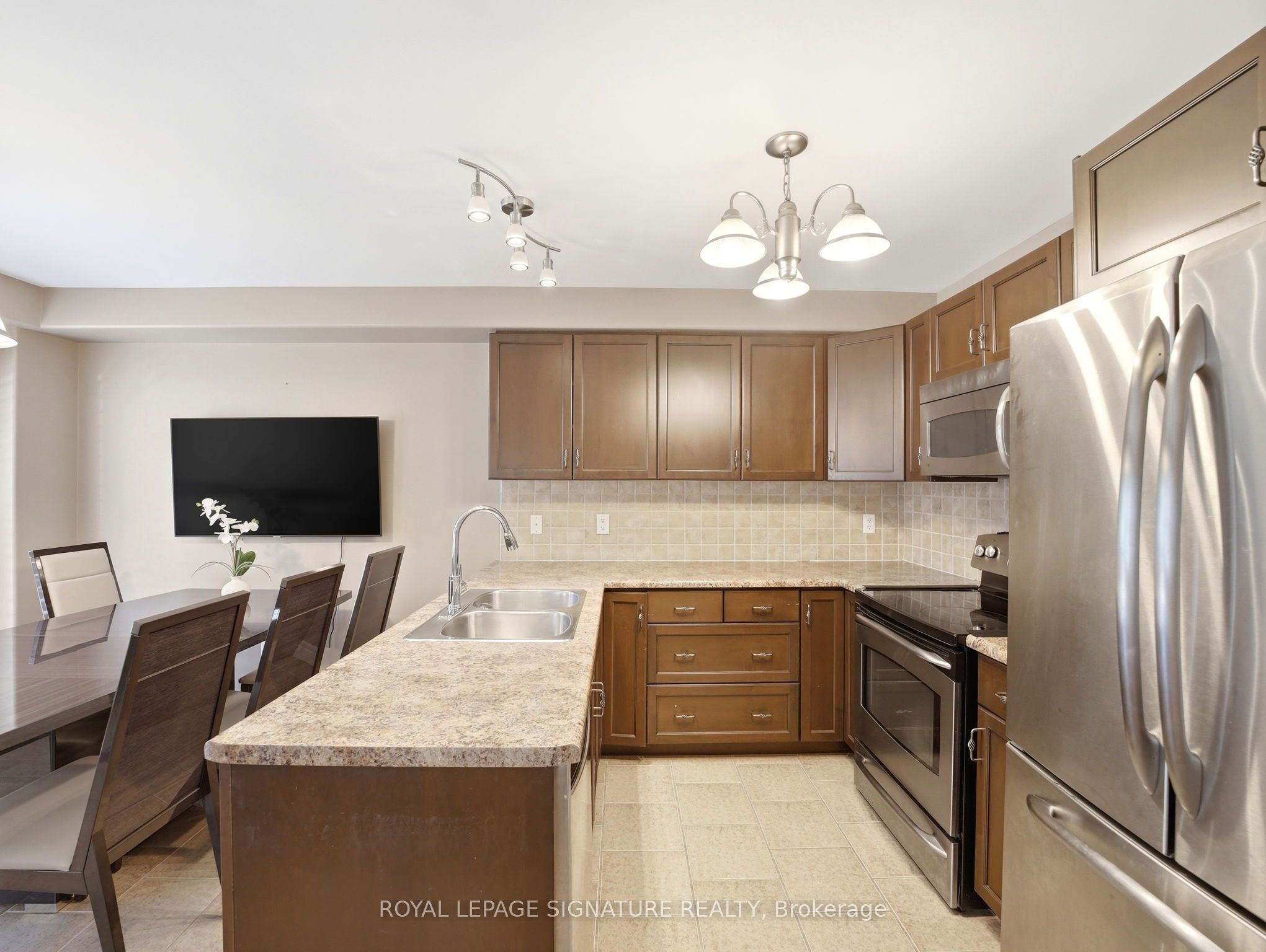 98 Willow Lane Property Photo 10