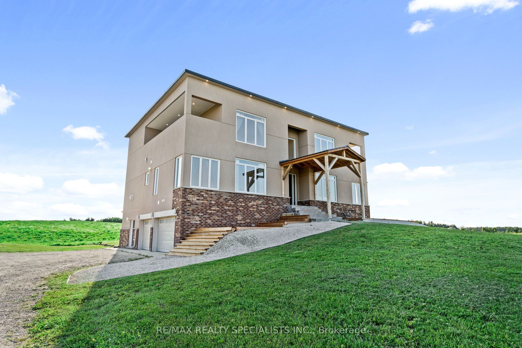 676378 Centre Road Property Photo 4