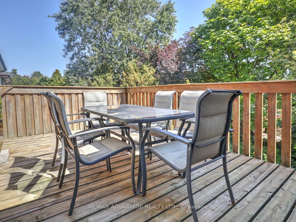 264 Suffolk Place Property Photo 4