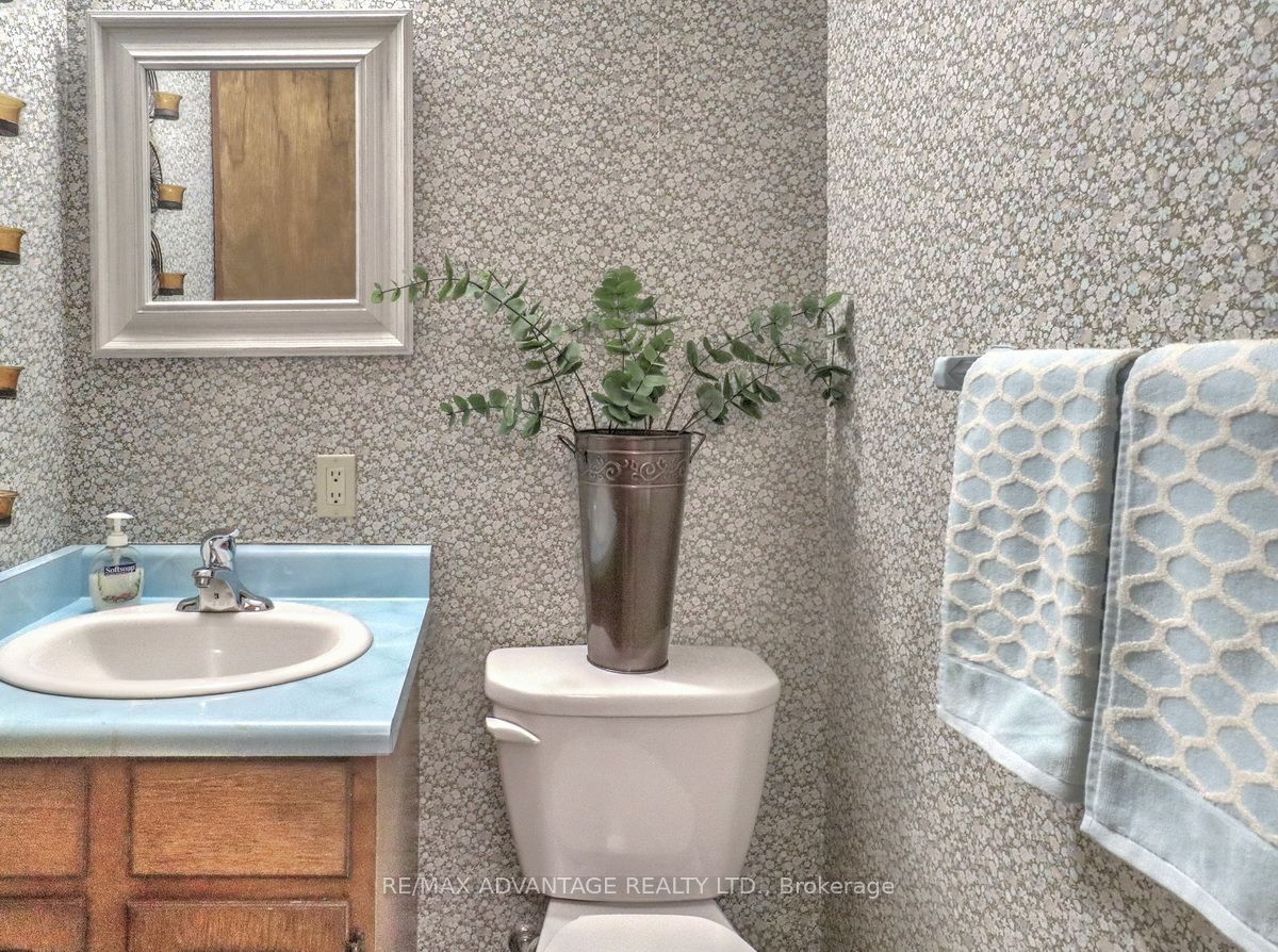 264 Suffolk Place Property Photo 42