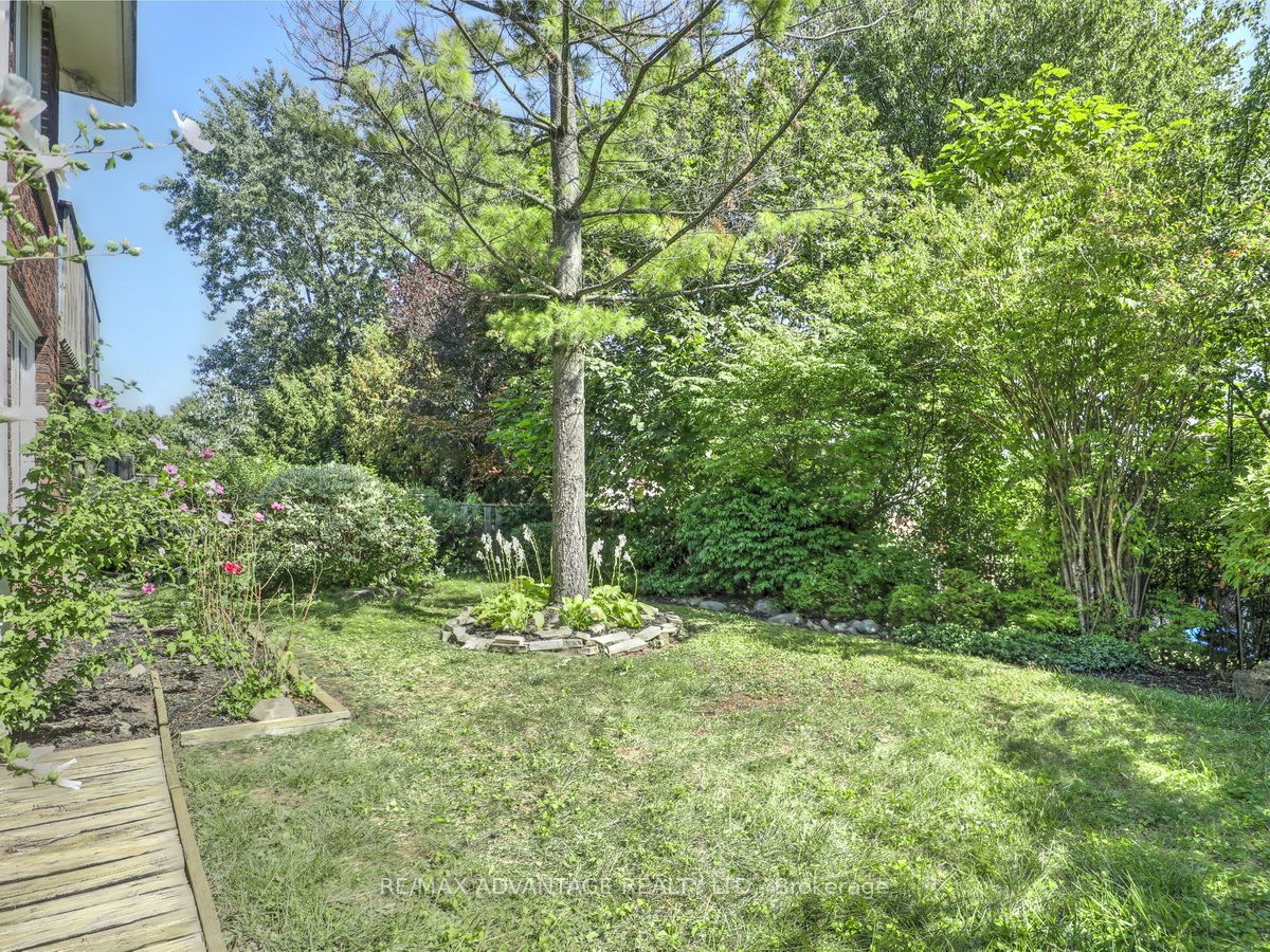 264 Suffolk Place Property Photo 45