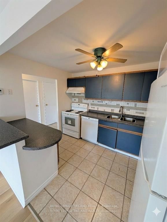 135 Base Line Road W 306 Property Photo 6