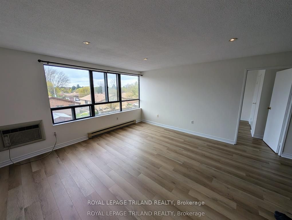 135 Base Line Road W 306 Property Photo 11