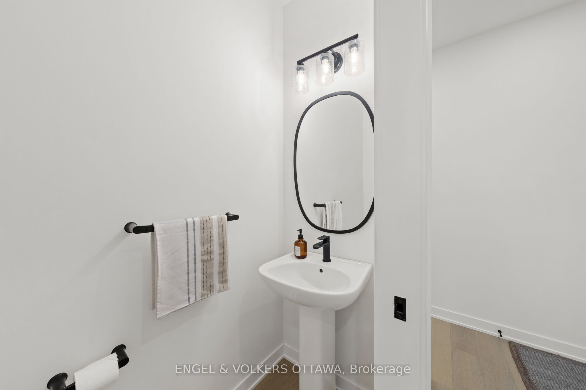 2932 Danbury Way Property Photo 31