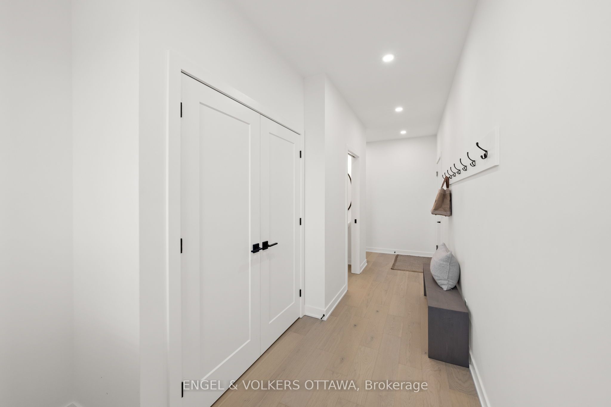 2932 Danbury Way Property Photo 32
