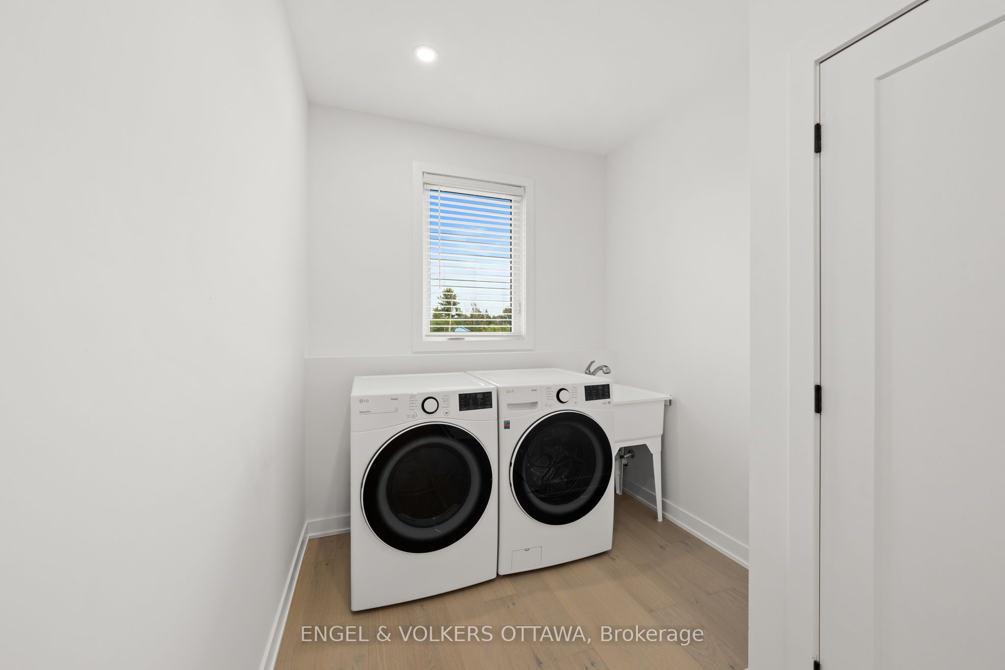 2932 Danbury Way Property Photo 33