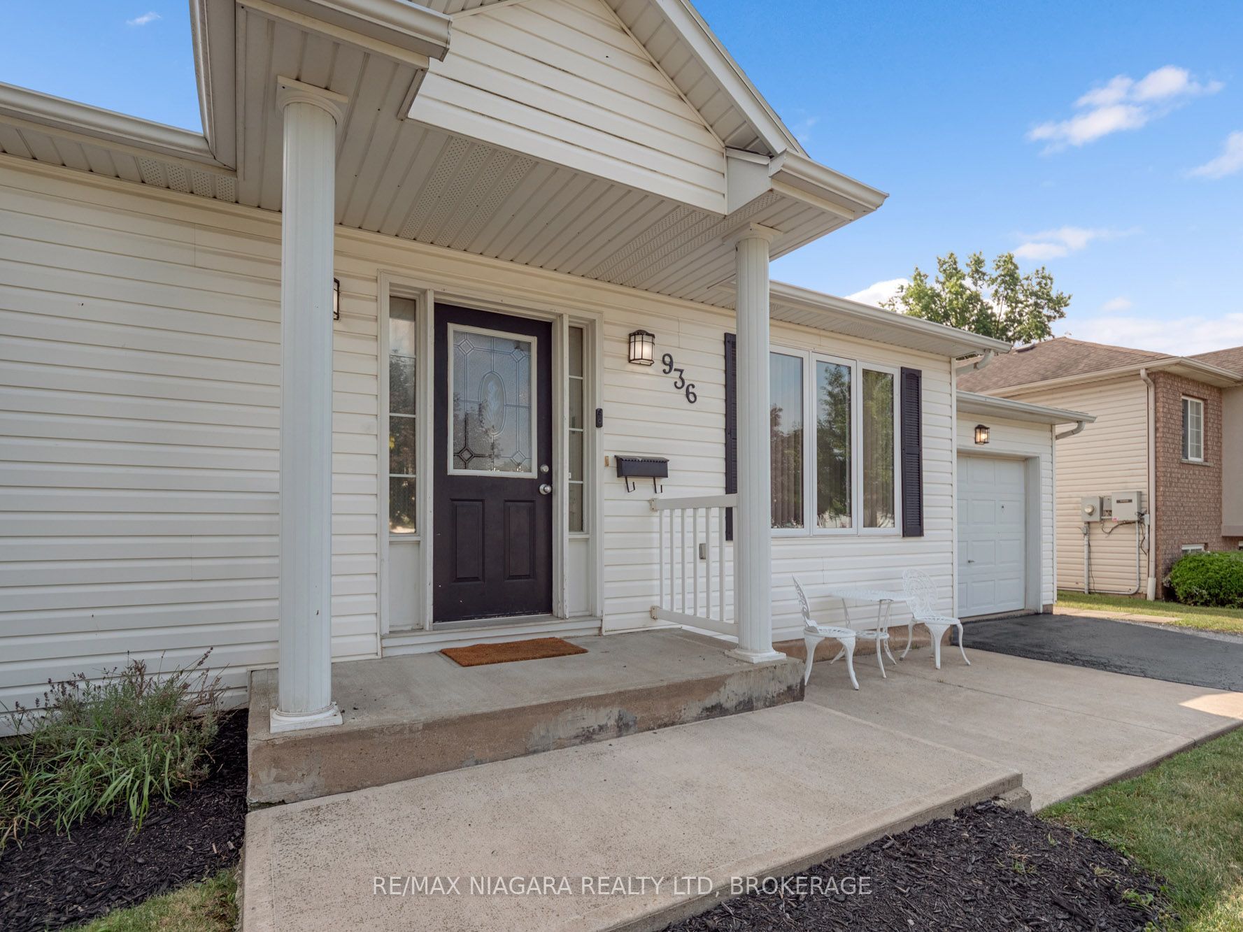 936 Colette Road Property Photo 2