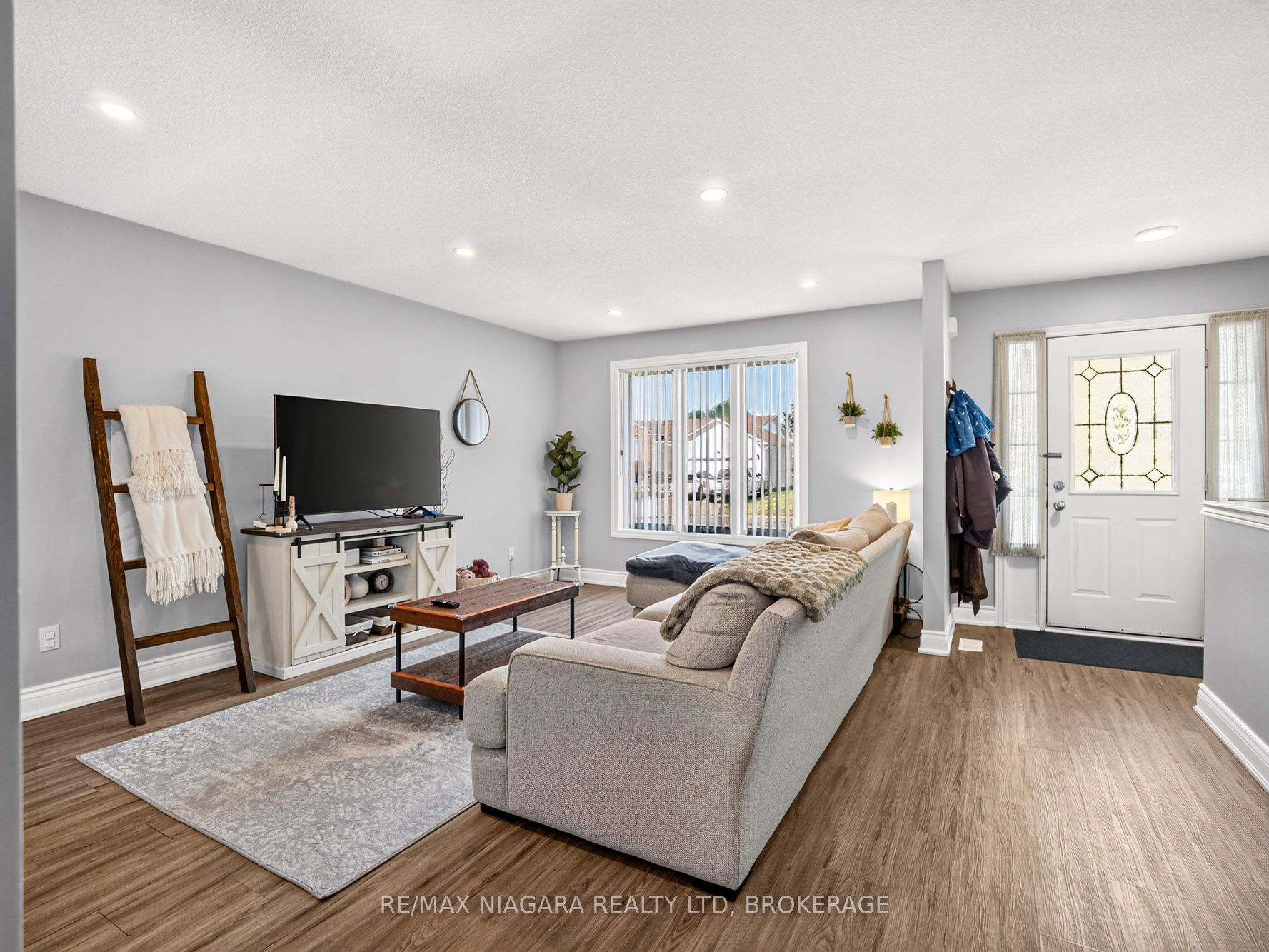936 Colette Road Property Photo 3
