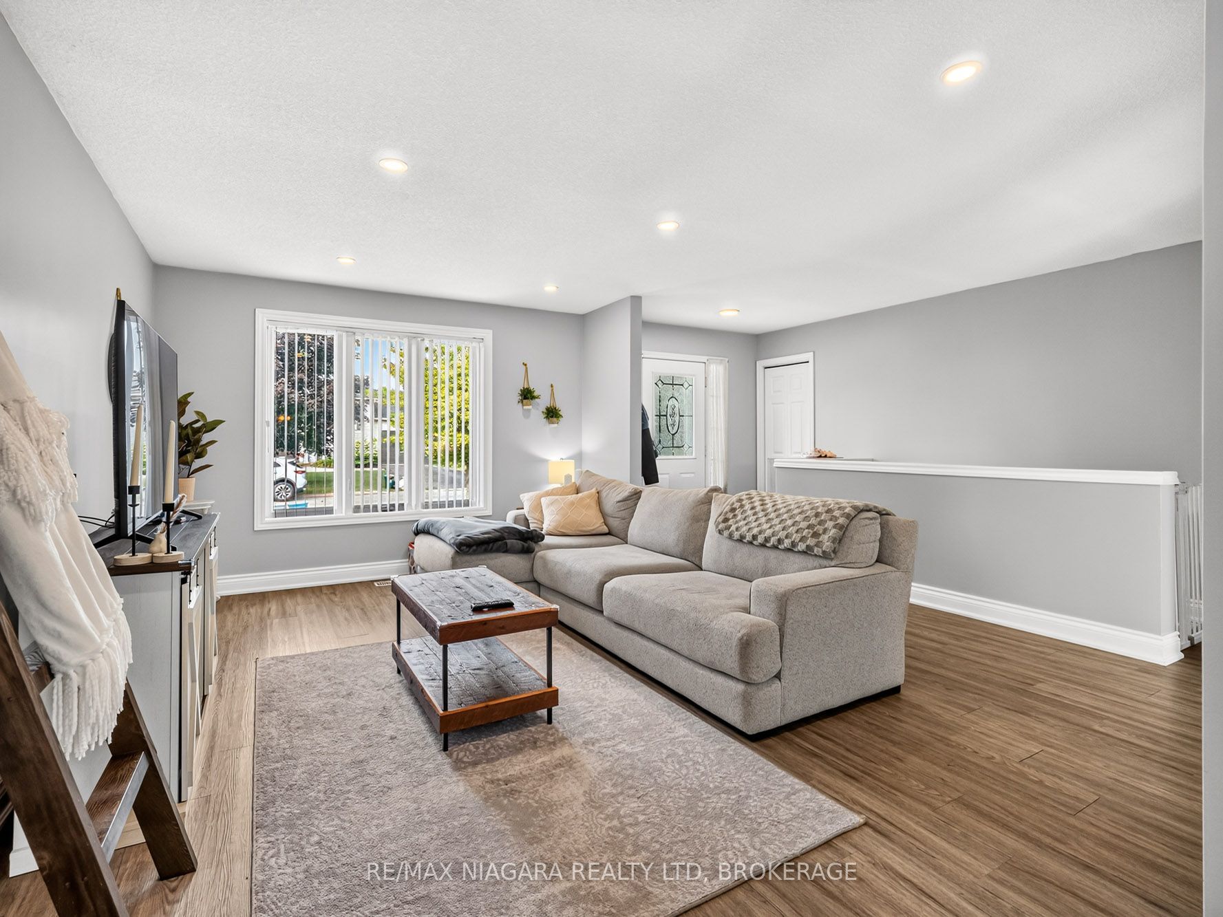 936 Colette Road Property Photo 4