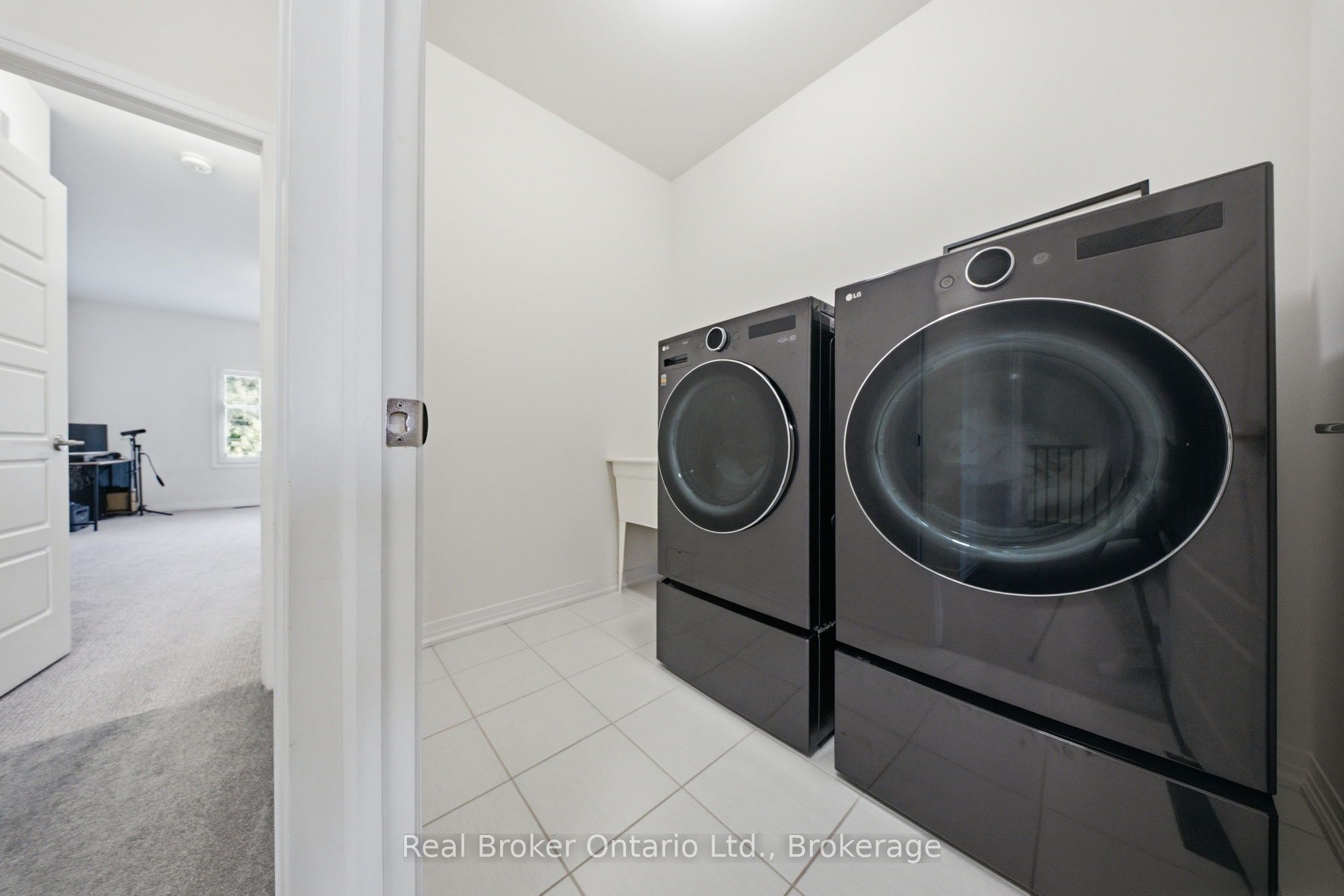 67 Macklin Street Property Photo 37