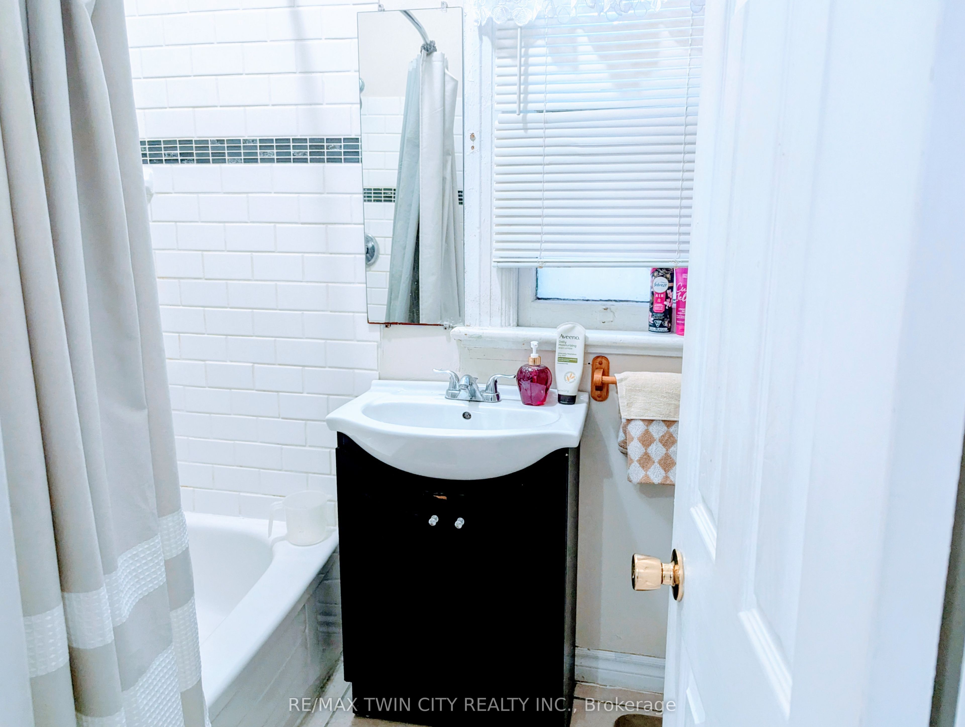 81 Grey Street Property Photo 24
