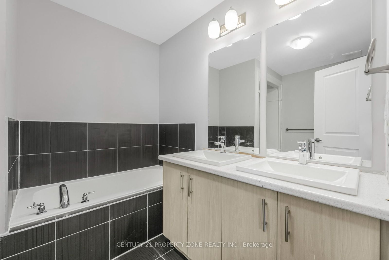 35 Caroline Street Property Photo 25