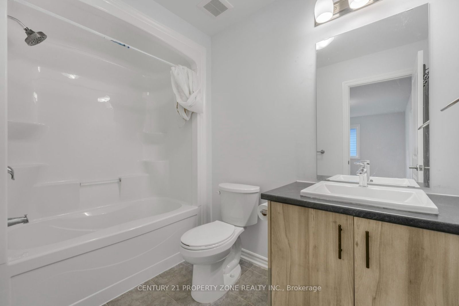 35 Caroline Street Property Photo 44