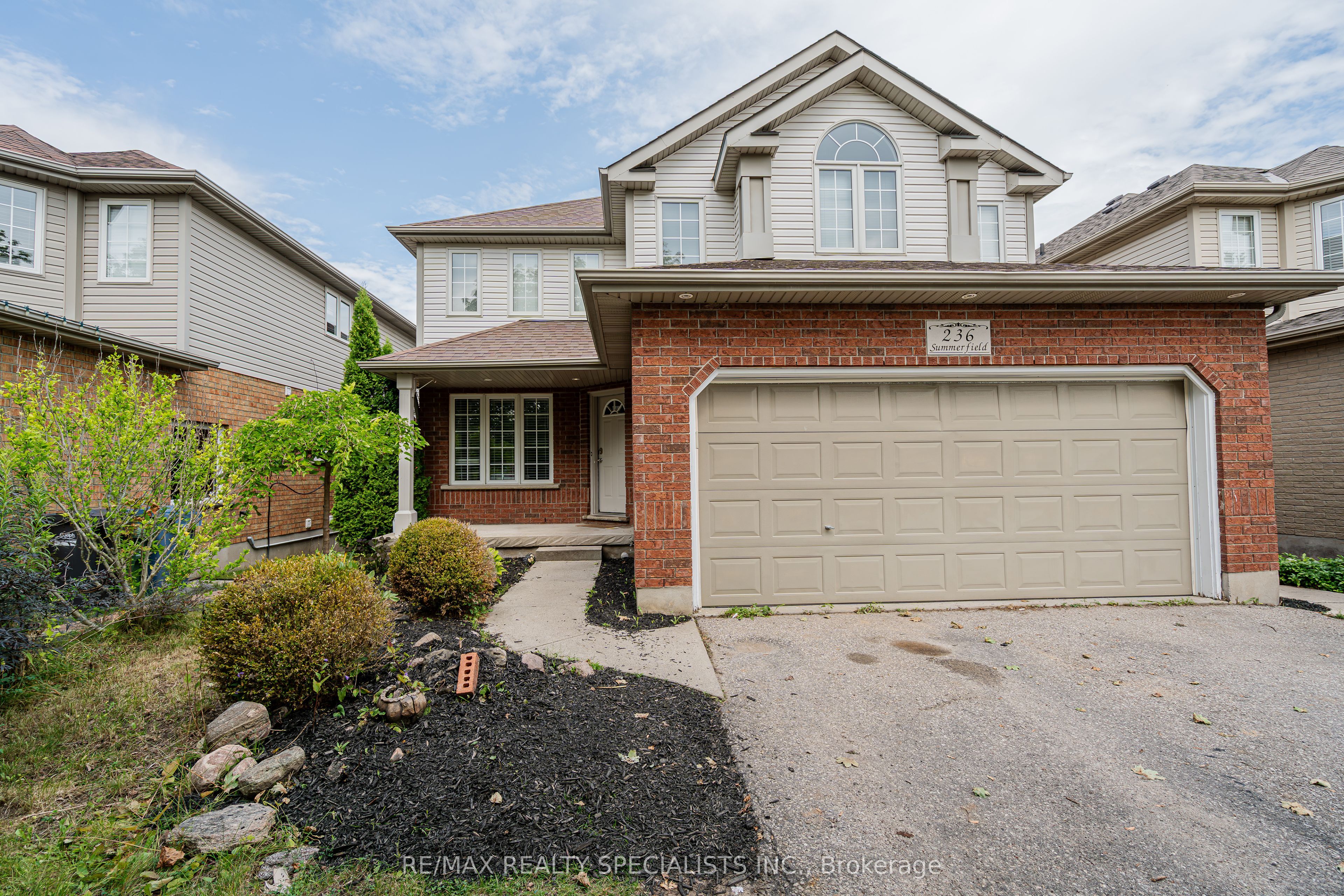 236 SUMMERFIELD Drive Property Photo 1