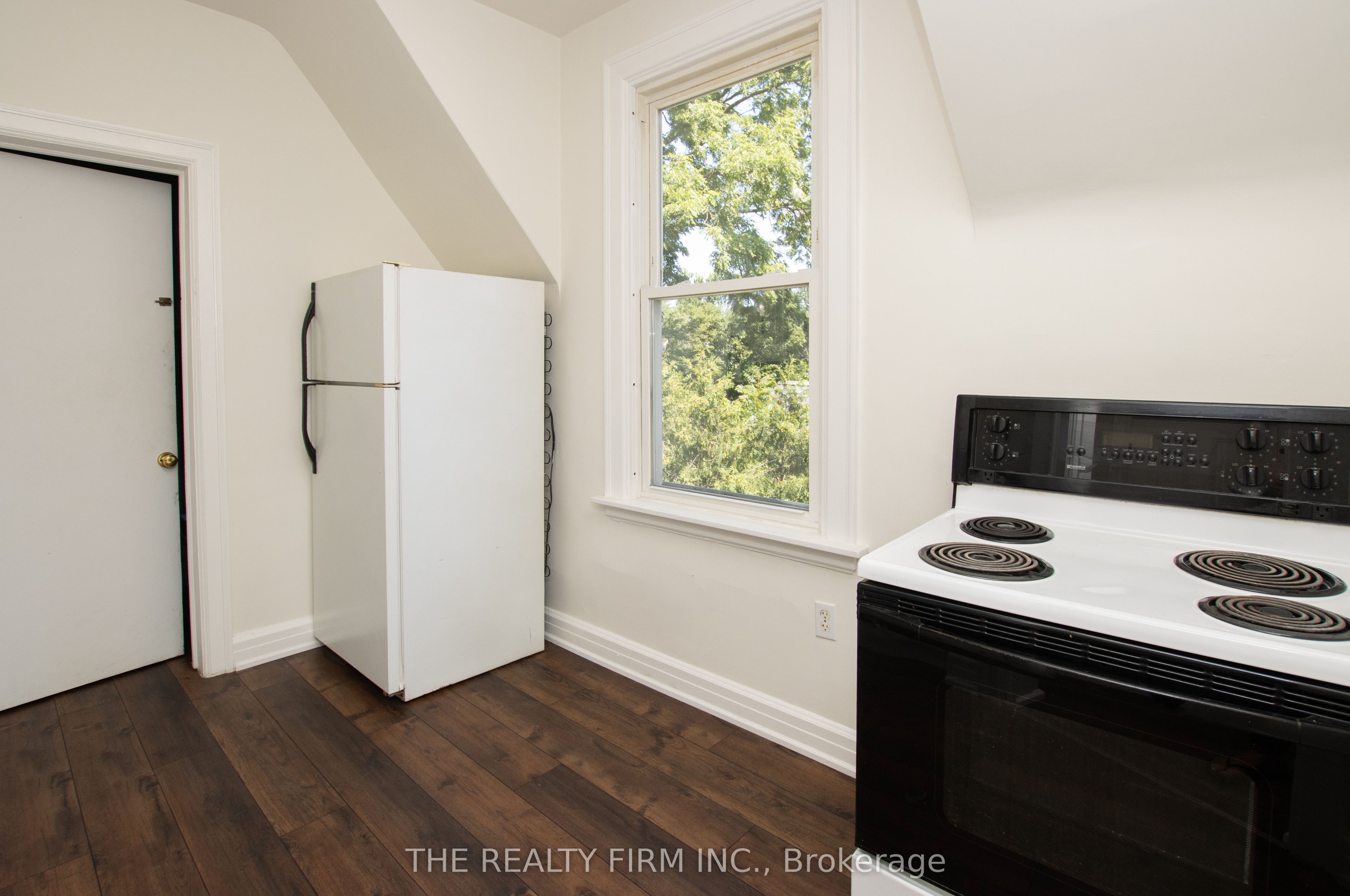 772-774 Queens Avenue Property Photo 25
