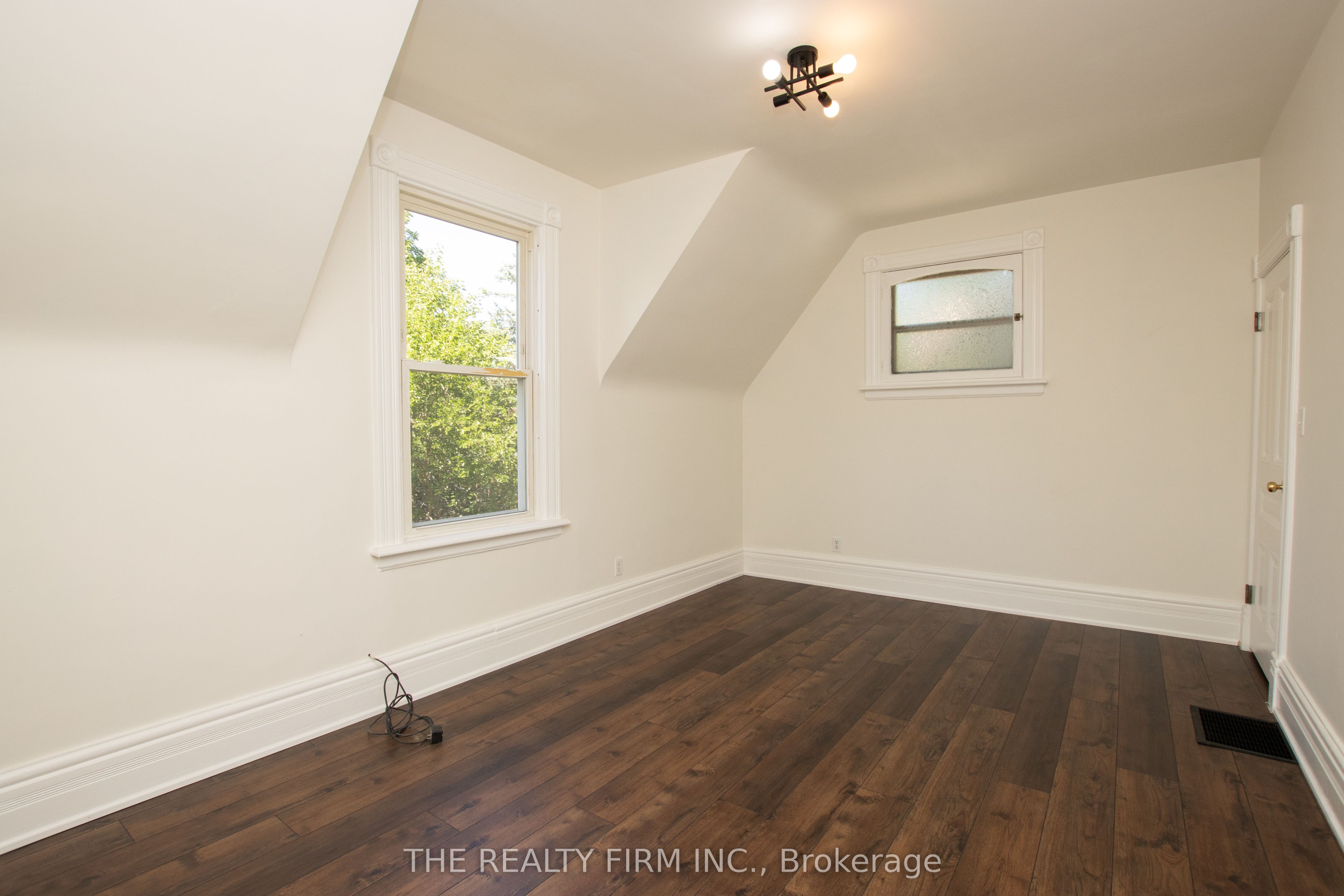 772-774 Queens Avenue Property Photo 34