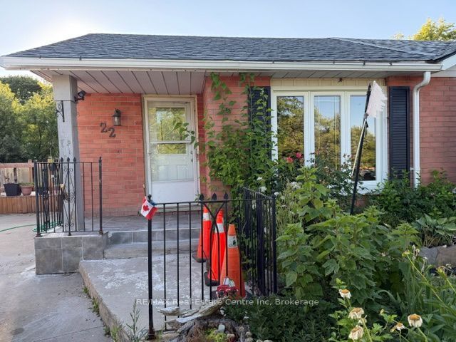 22 Calais Place E Property Photo 1