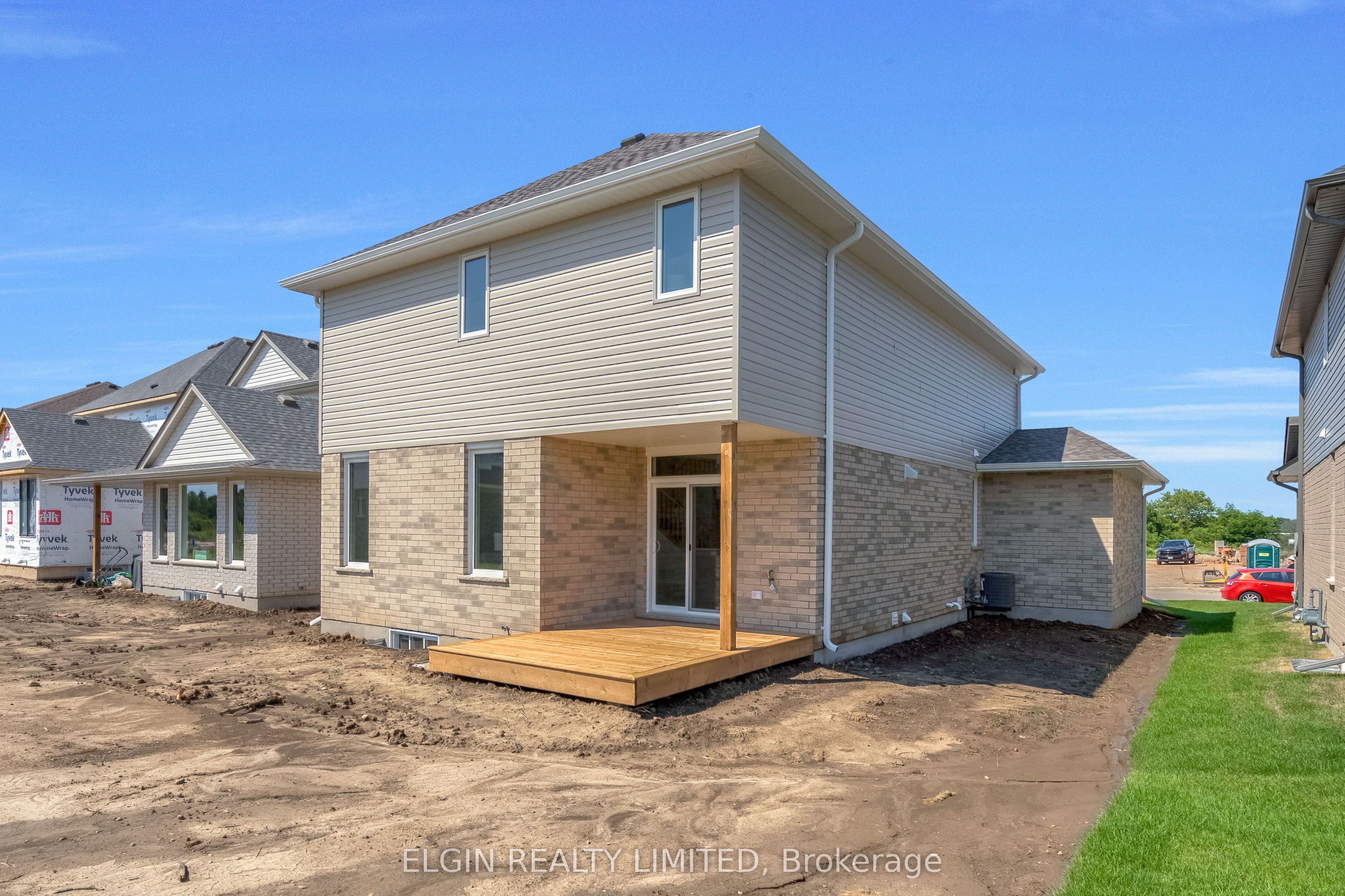 75 Hemlock Crescent Property Photo 2