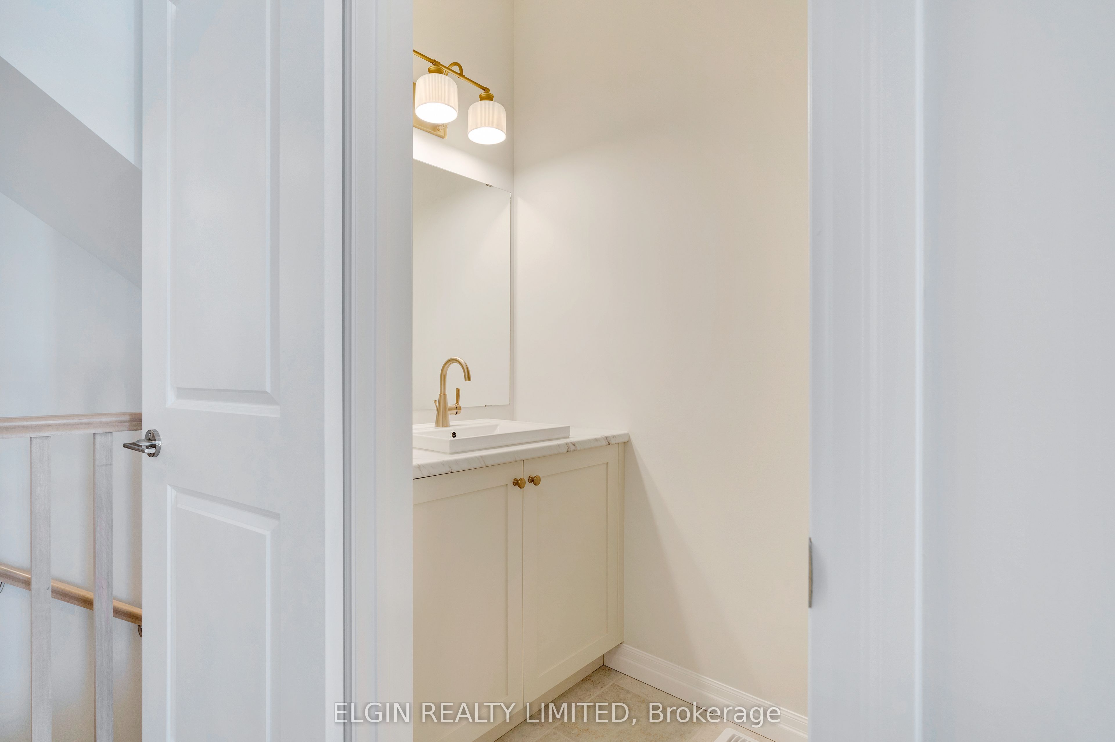 75 Hemlock Crescent Property Photo 4