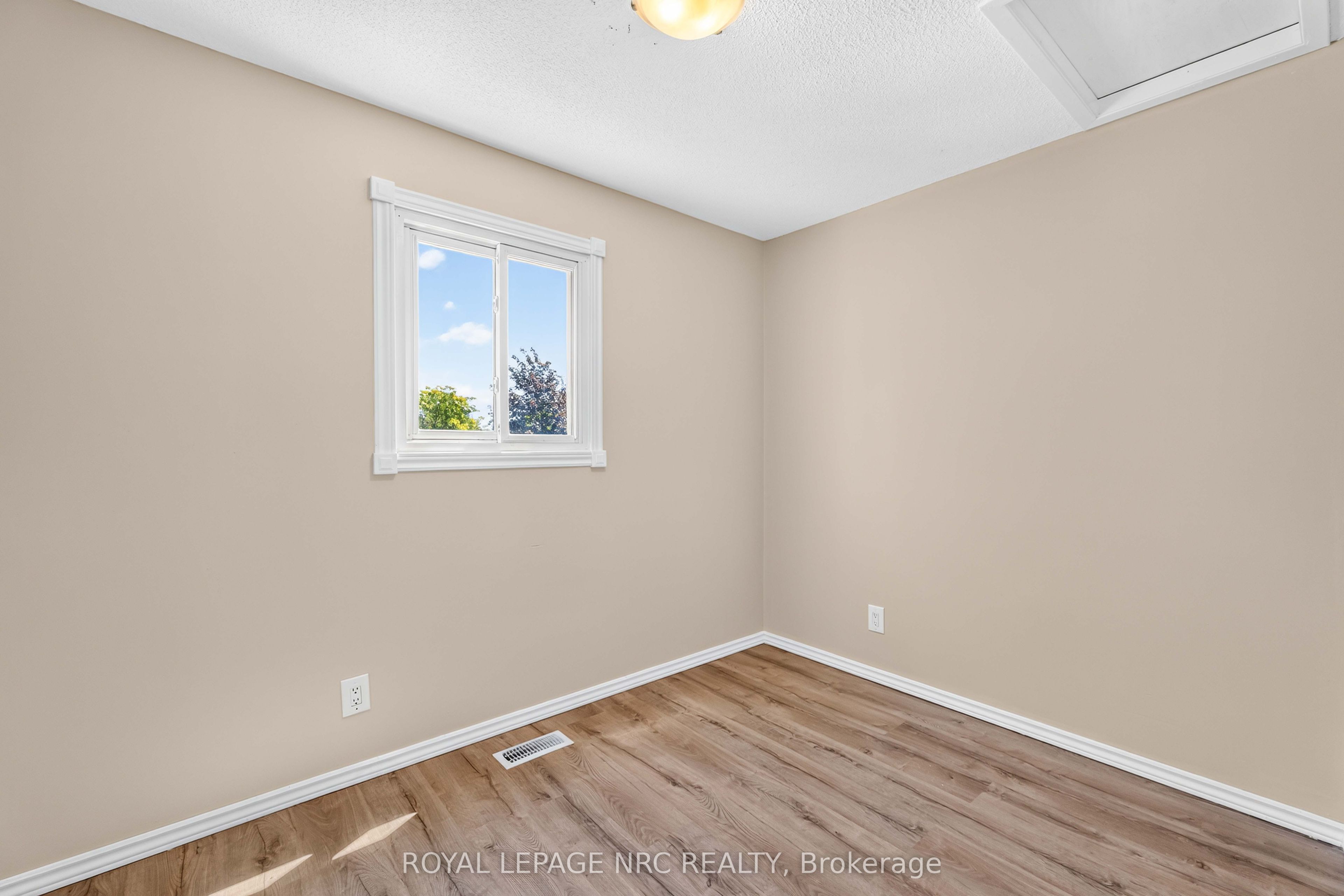 4 Saturn Road Property Photo 11