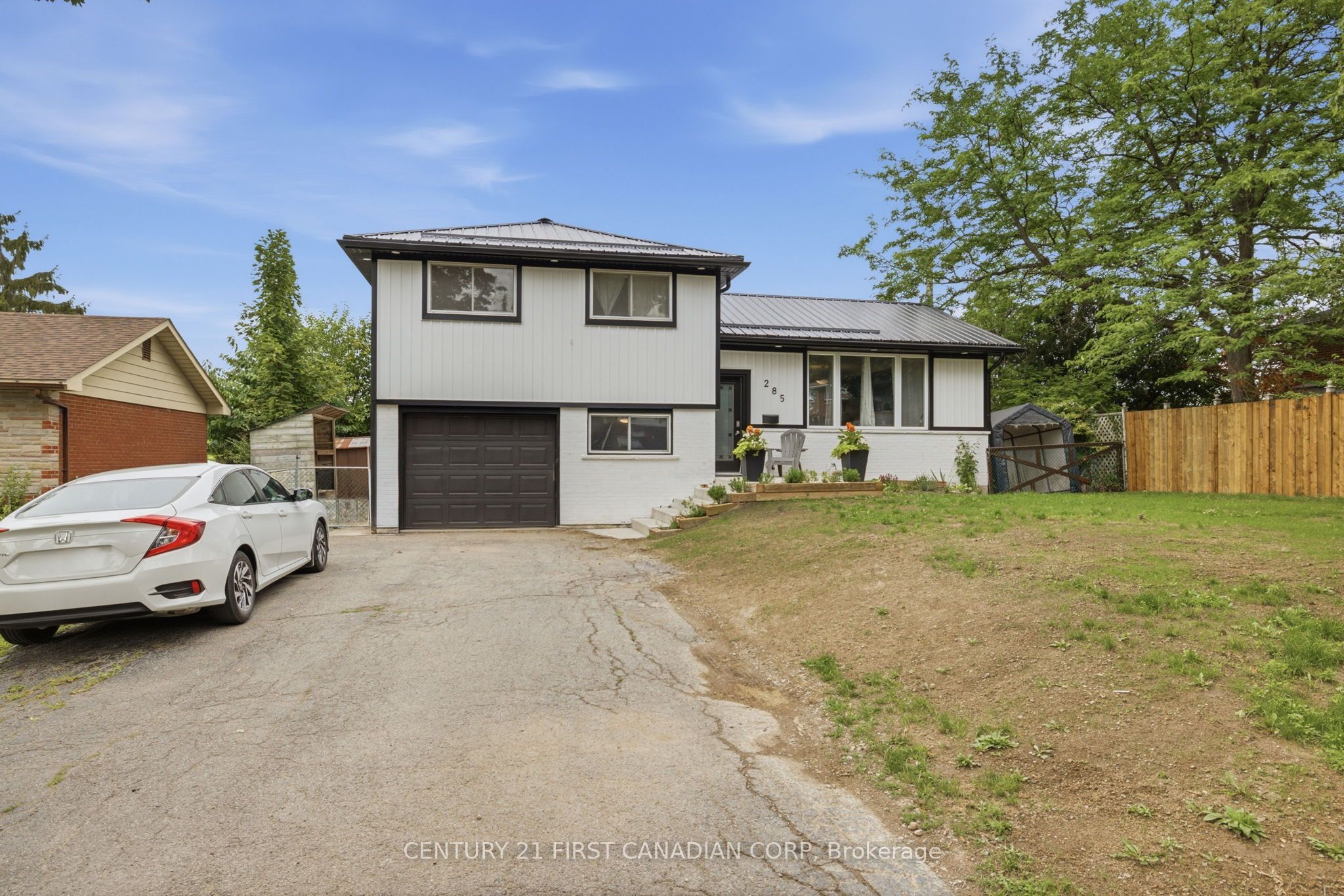 285 Panorma Crescent Property Photo 1