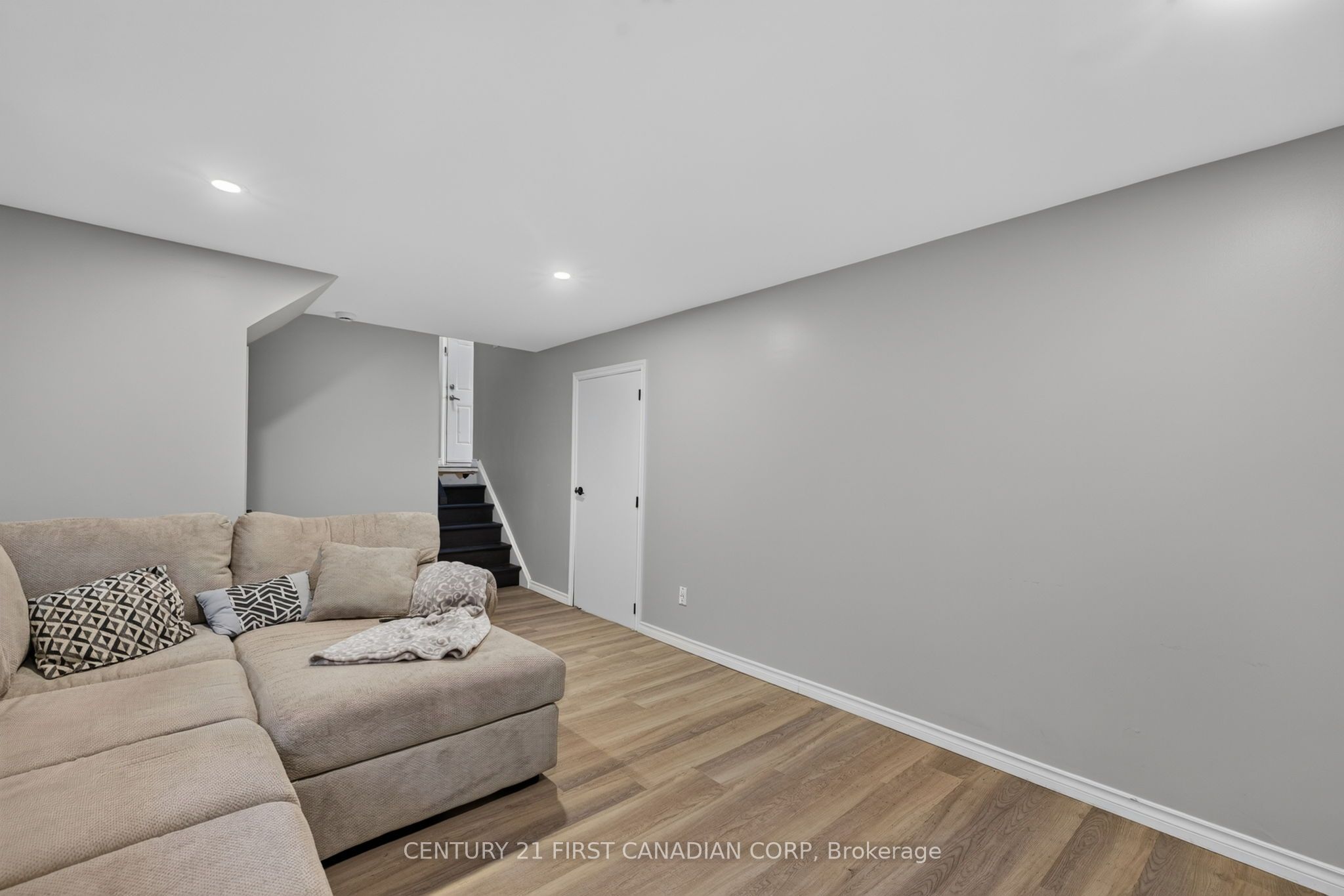 285 Panorma Crescent Property Photo 39