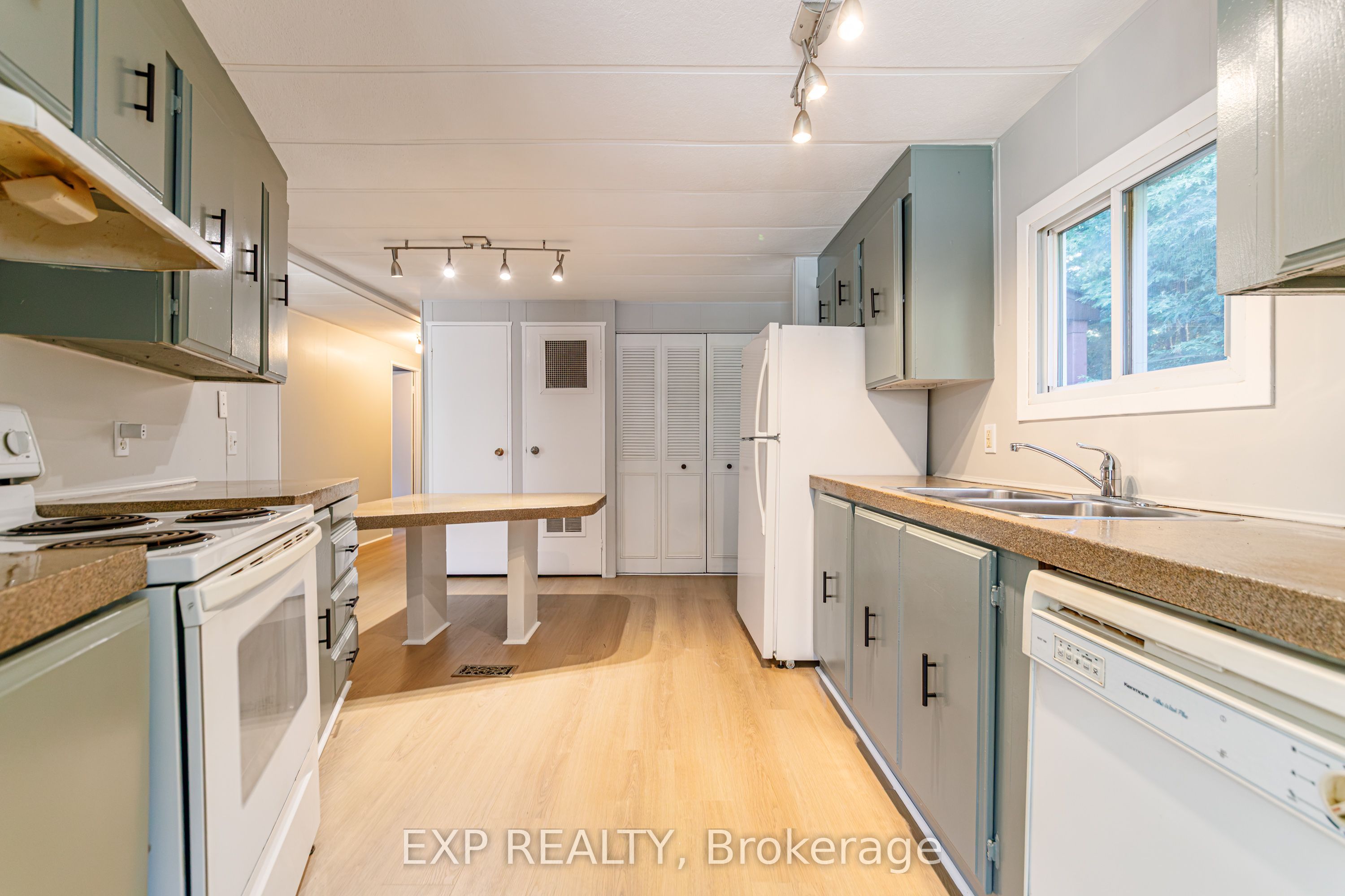 21 Maplewood Avenue Property Photo 25