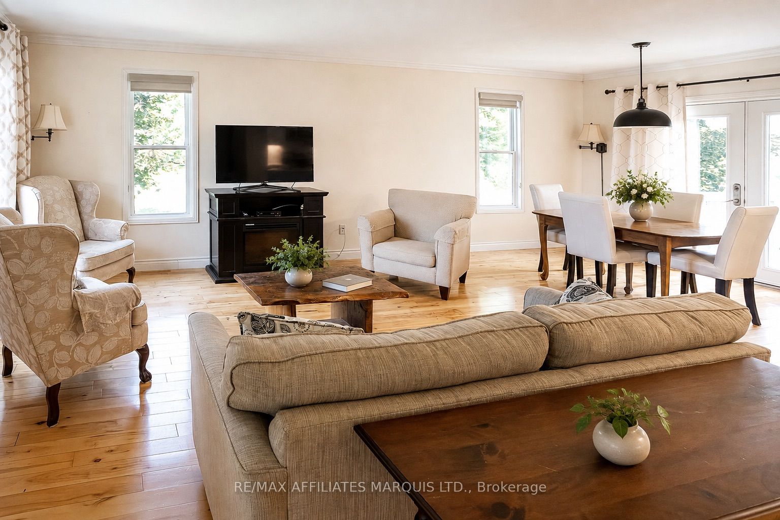 4306 Schell Street Property Photo 10