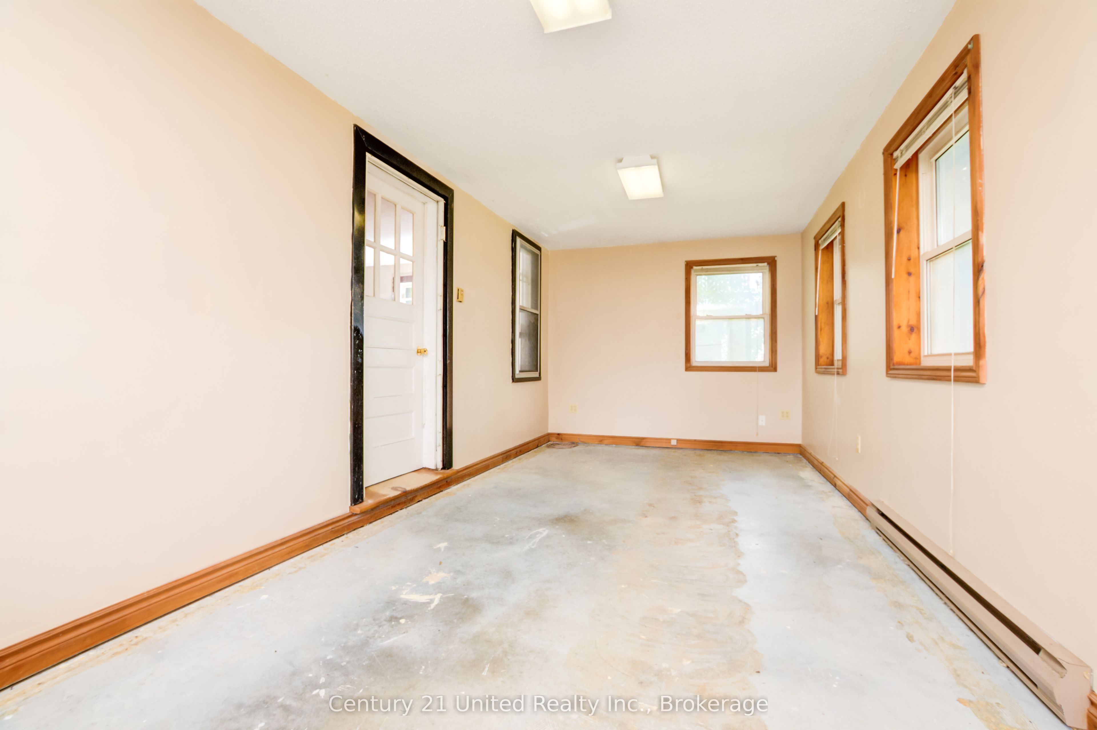 140 Queen Street Property Photo 8