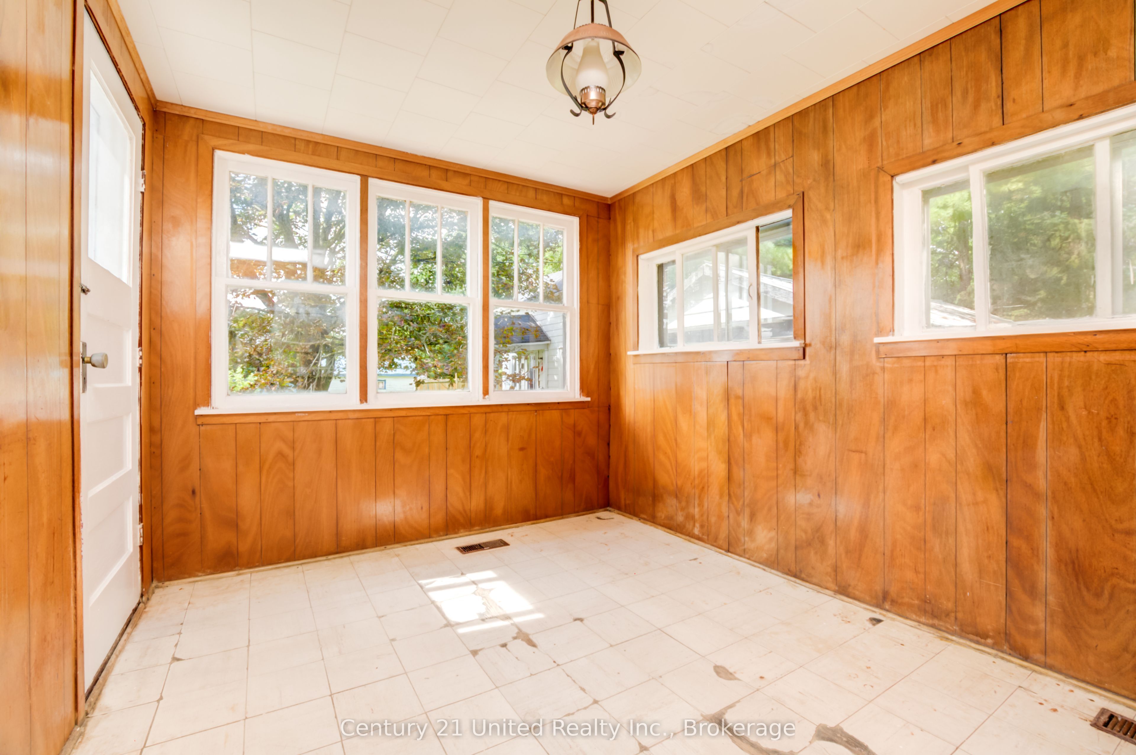 140 Queen Street Property Photo 19
