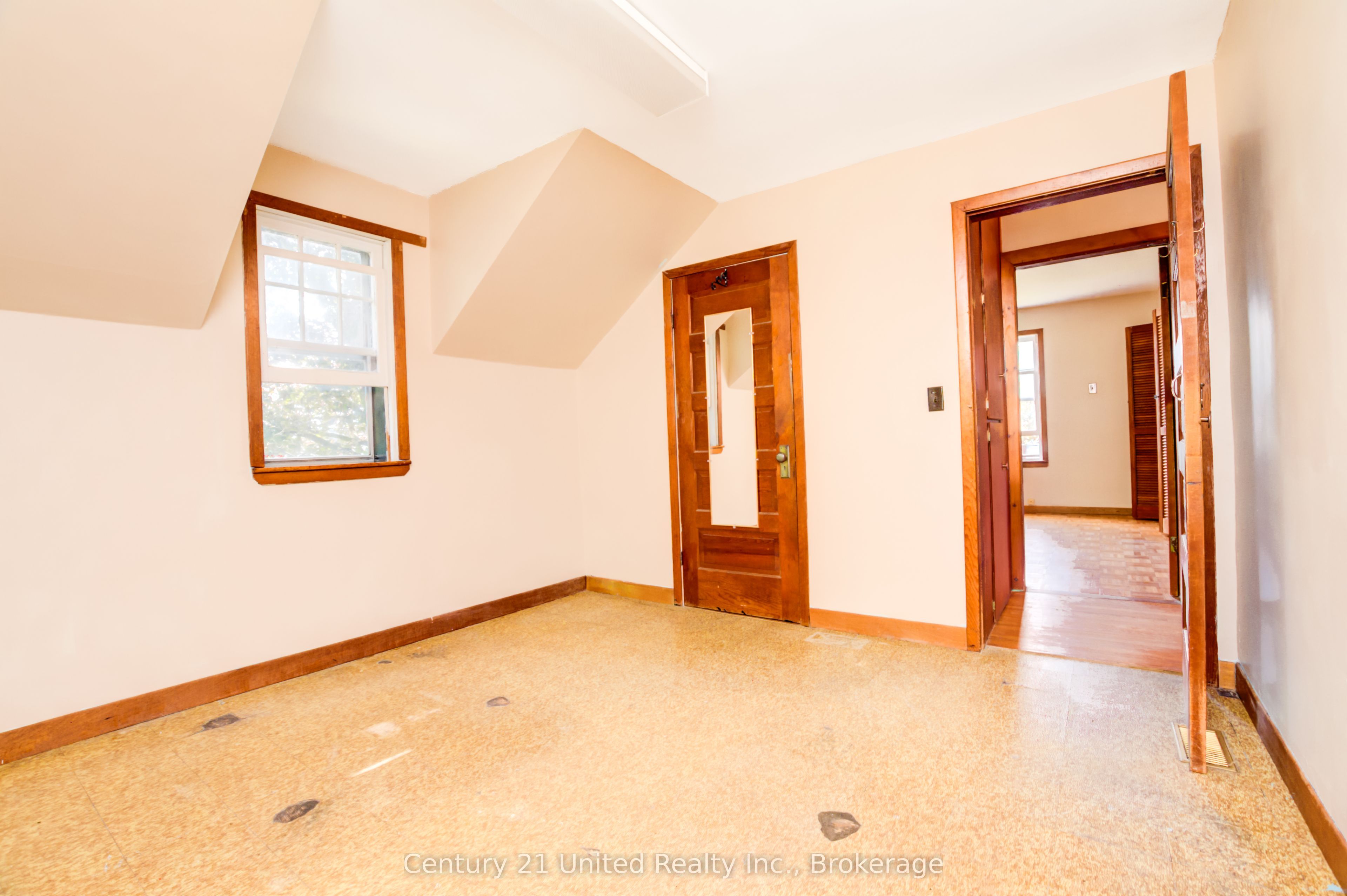 140 Queen Street Property Photo 25