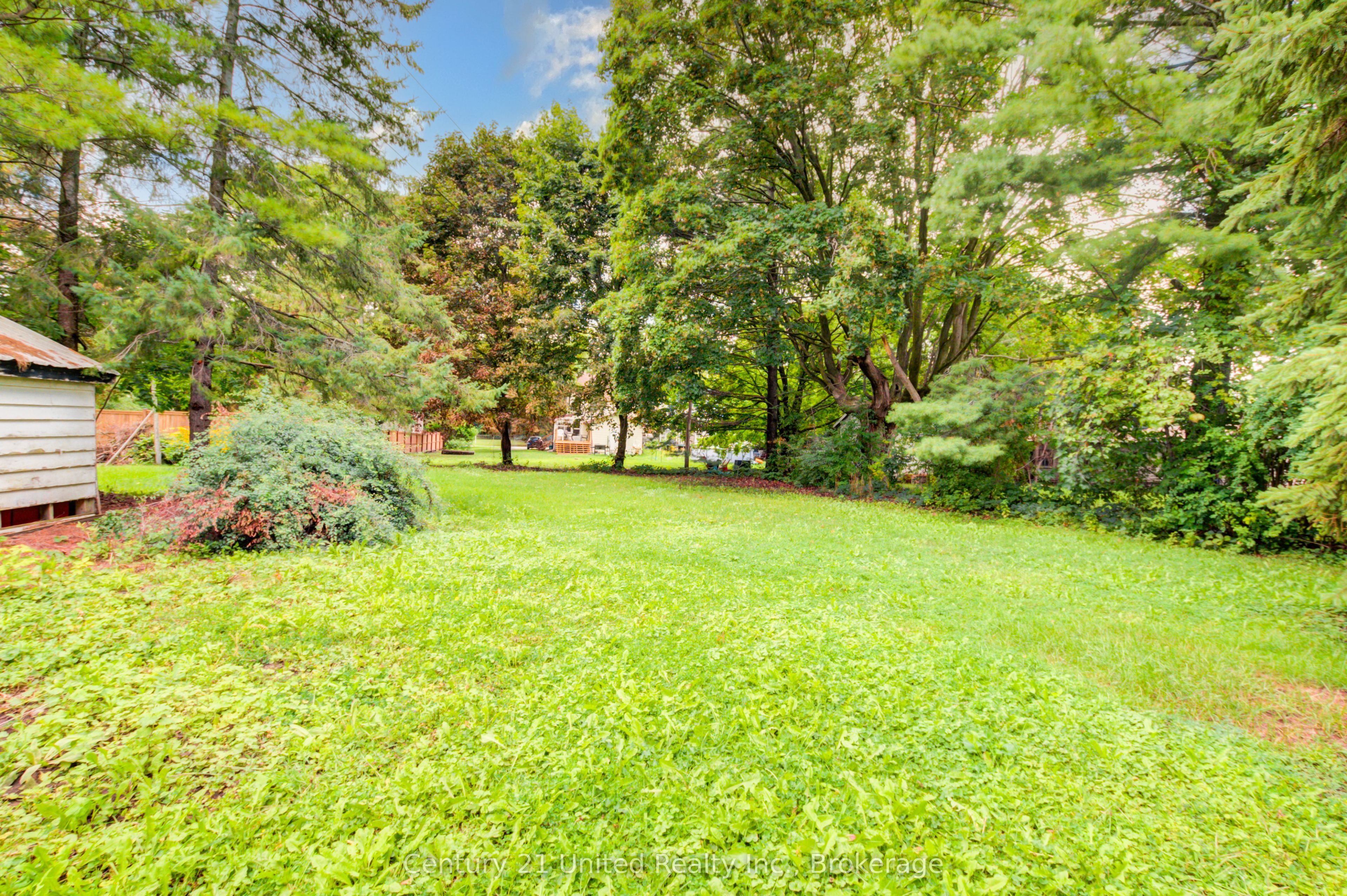 140 Queen Street Property Photo 33