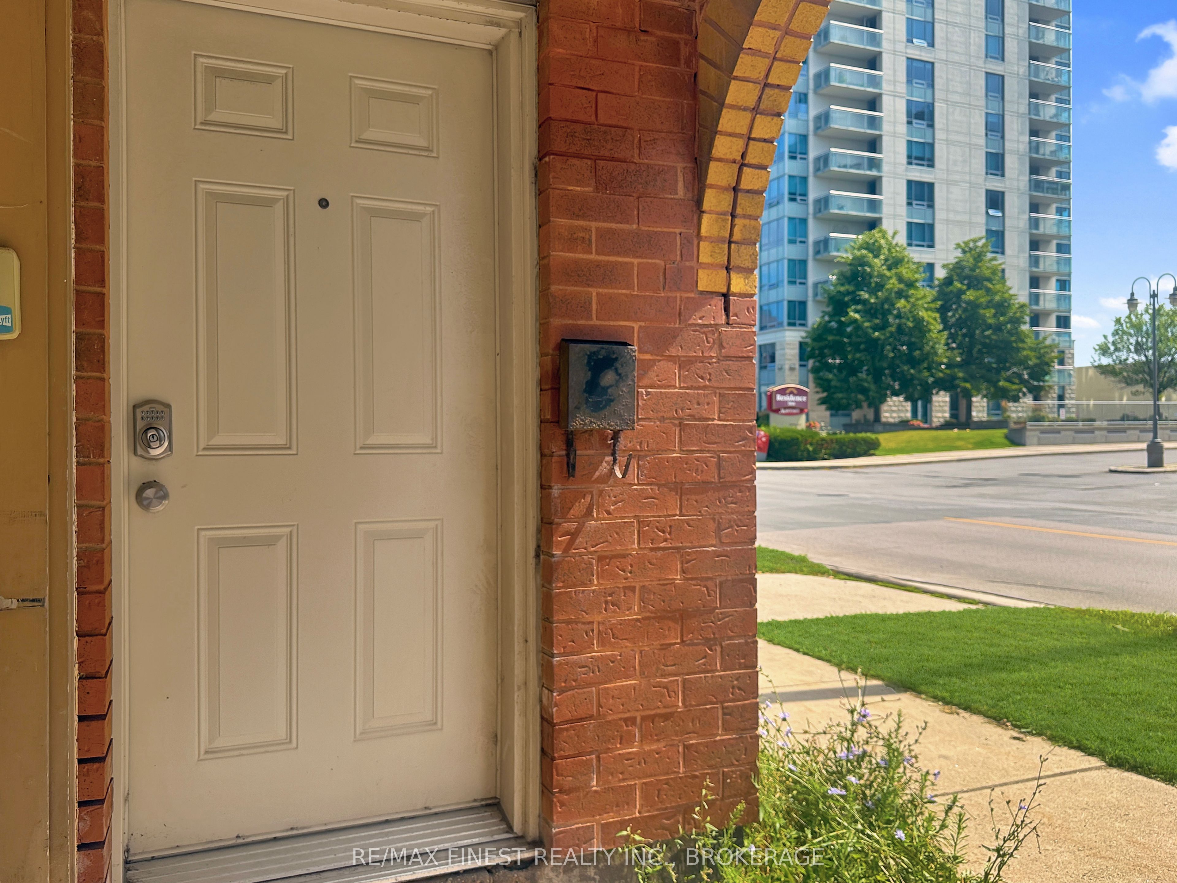 104 Ontario Street Property Photo 2