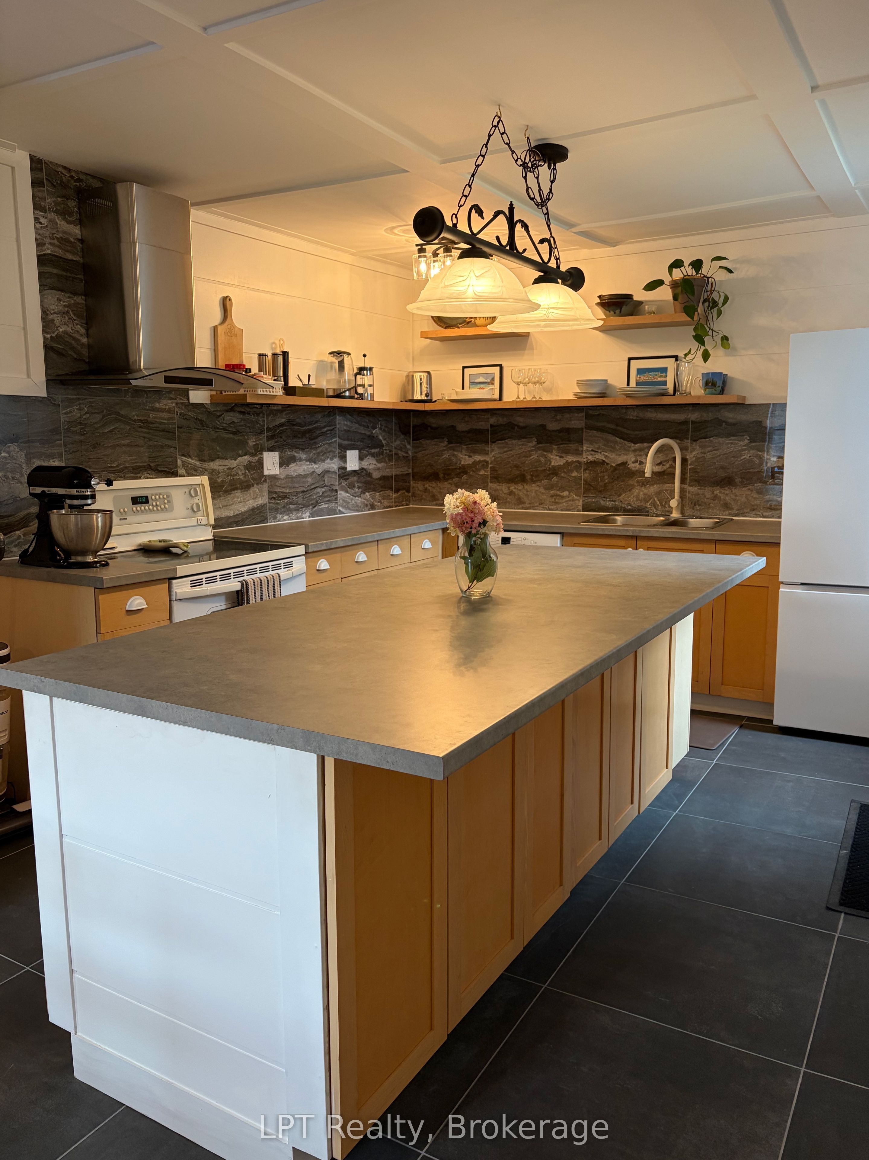 96 Charles Street Property Photo 16