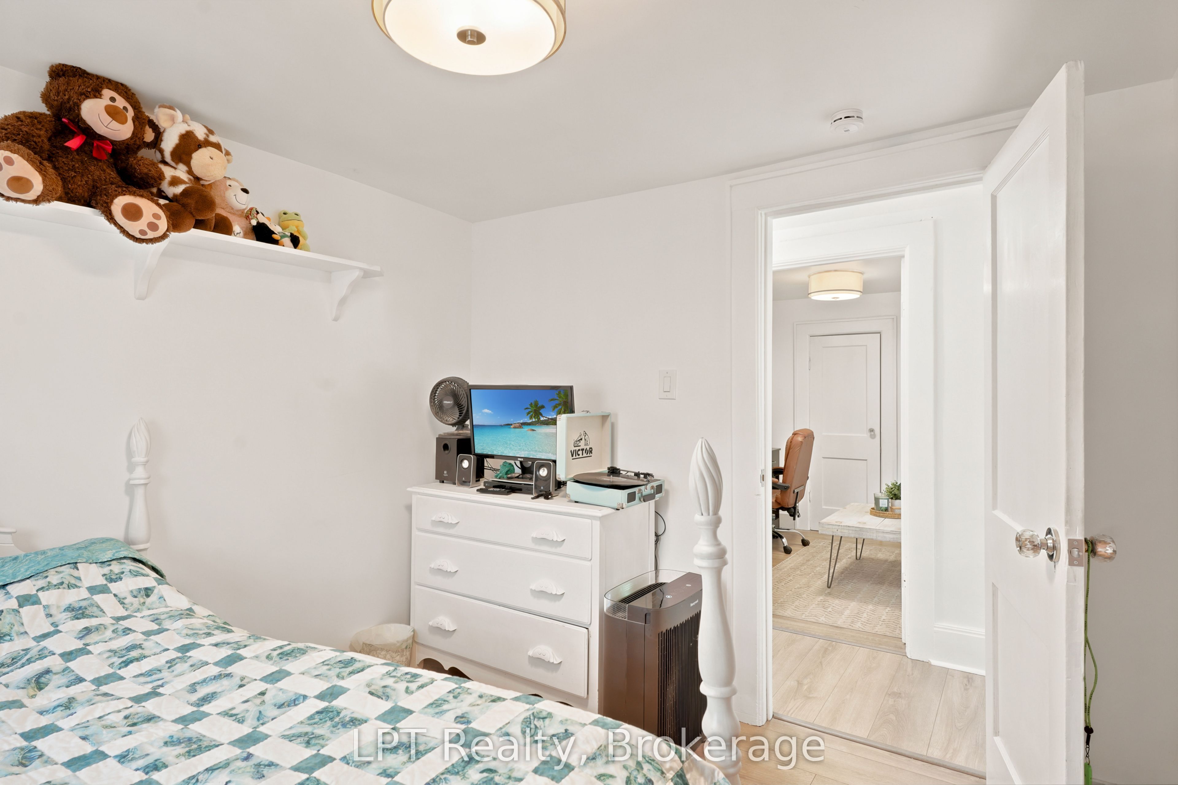 96 Charles Street Property Photo 31