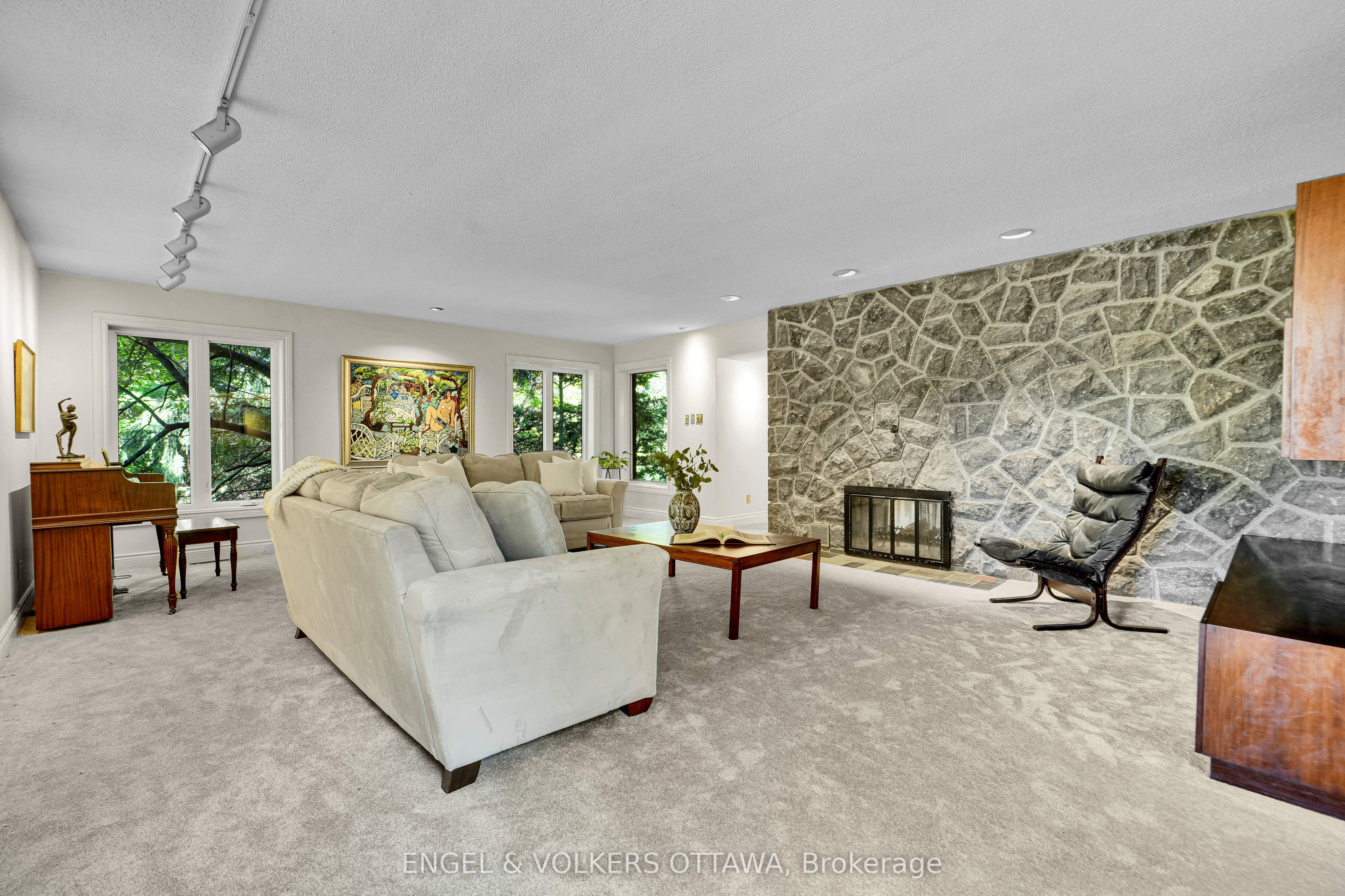 7 Mid Pines Grove Property Photo 5