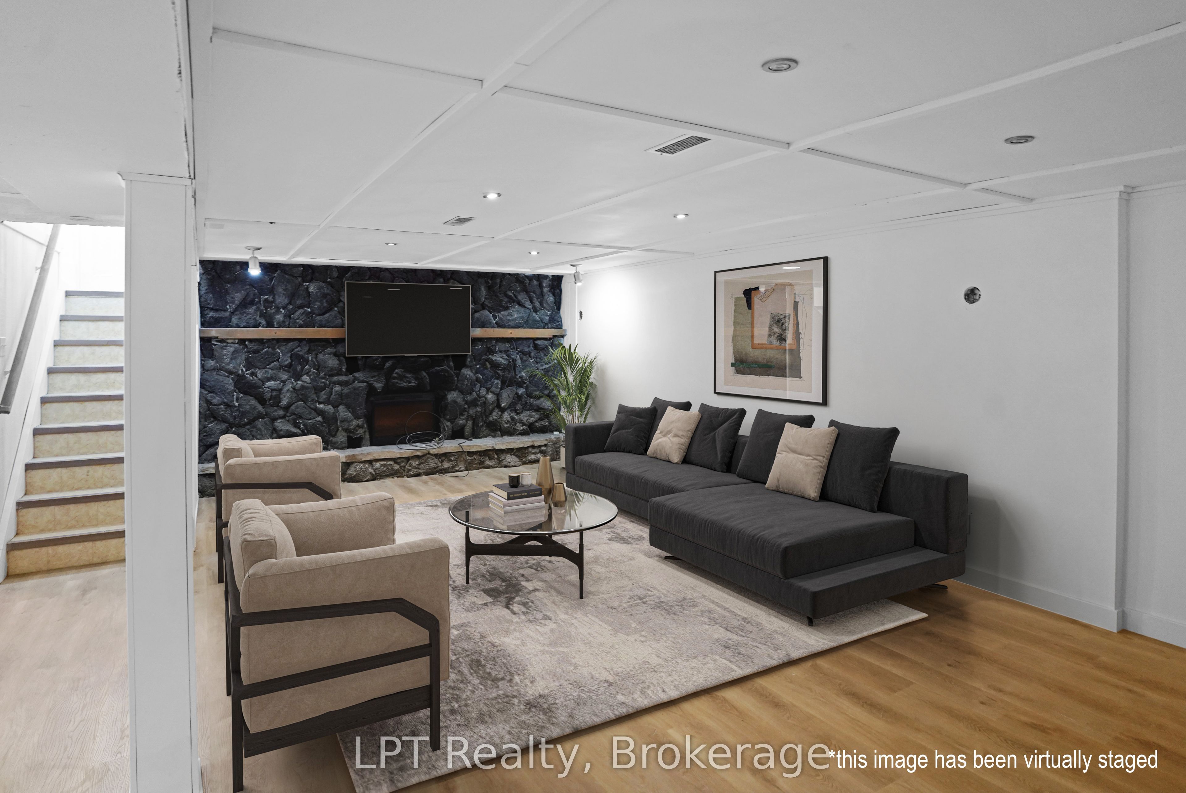 470 7th Street Property Photo 3