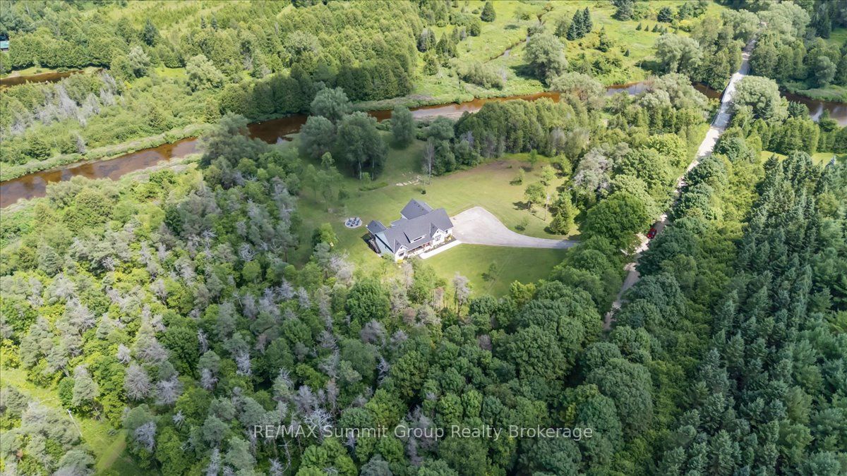 344535 North Line Property Photo 2