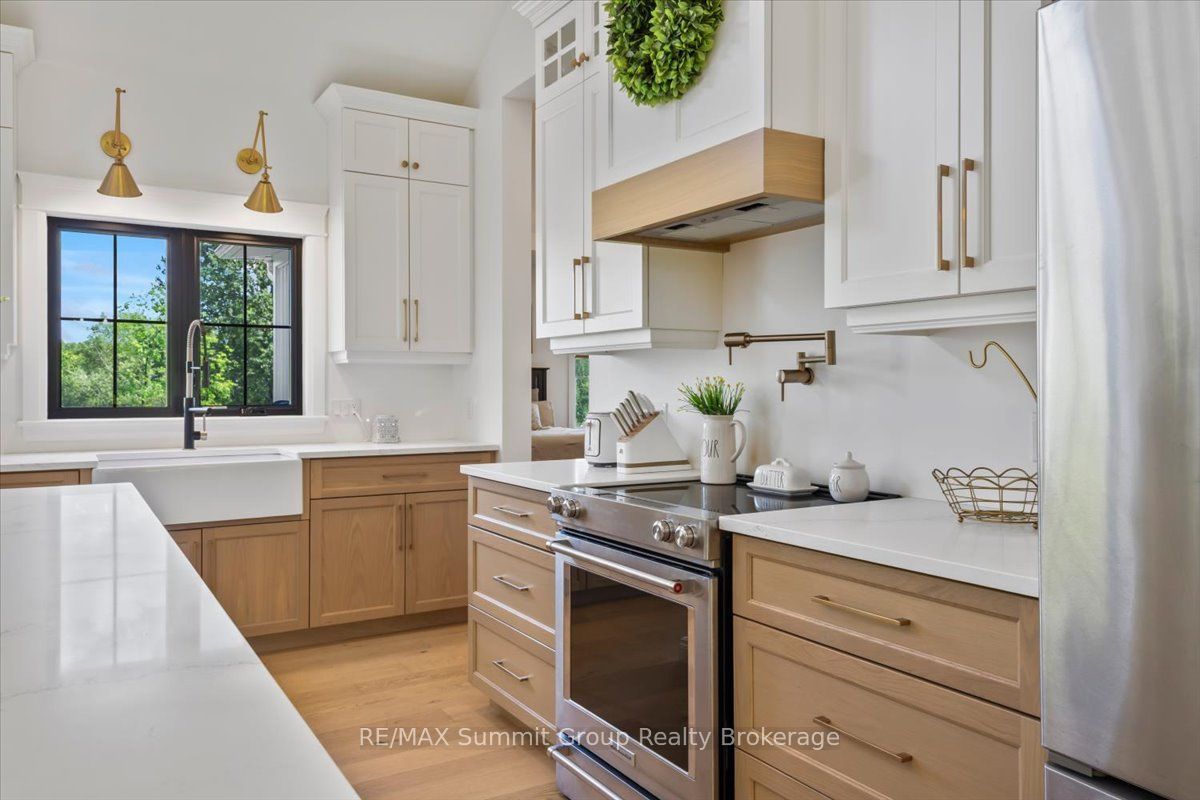 344535 North Line Property Photo 11
